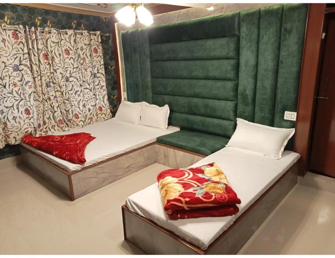 Bed in HOTEL ROOMA Srinagar