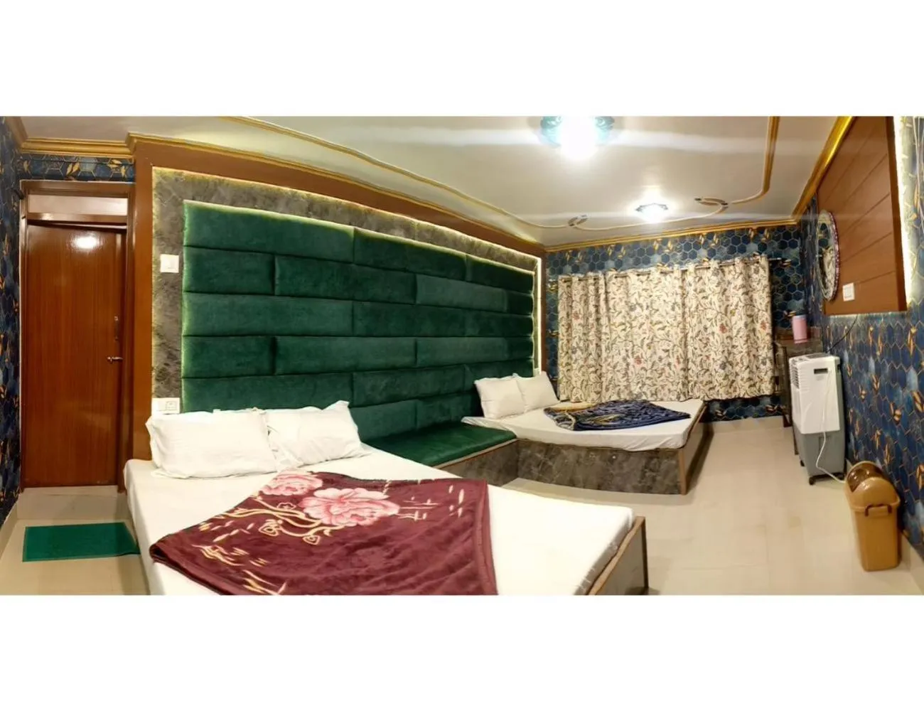 Bed in HOTEL ROOMA Srinagar