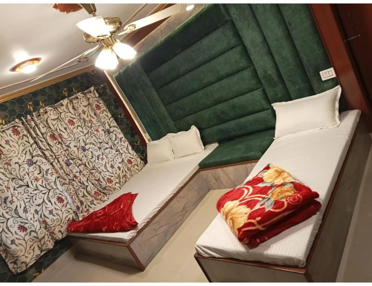 Bed in HOTEL ROOMA Srinagar