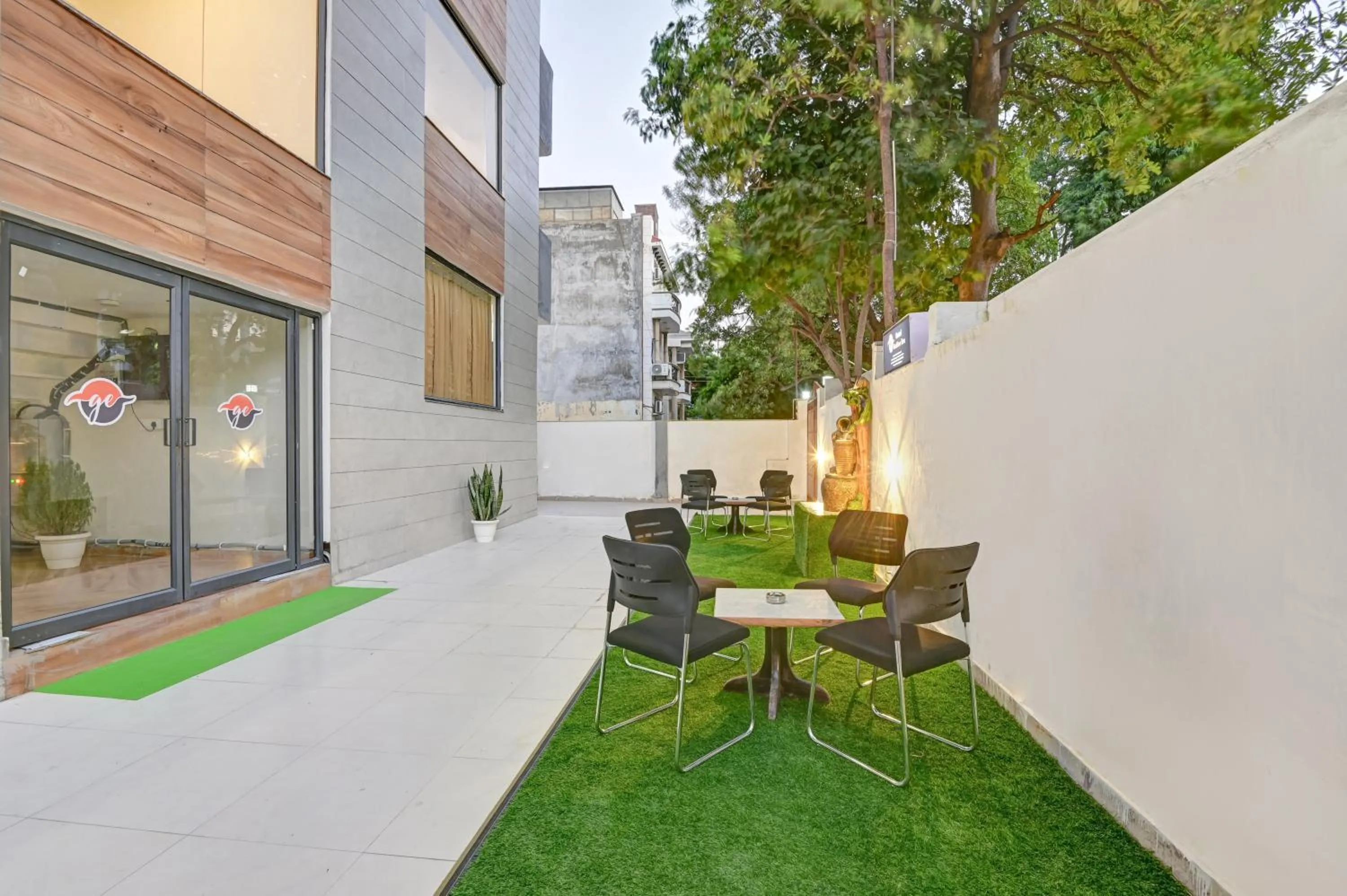 Property building in Hotel Golden Era-Near Shopprix Mall