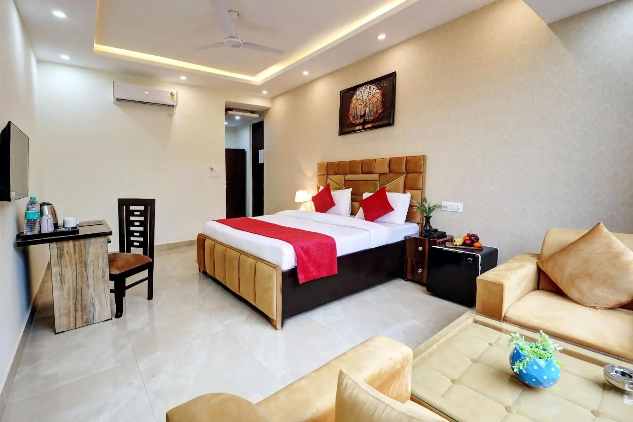 Bedroom, Bed in Hotel Golden Era-Near Shopprix Mall