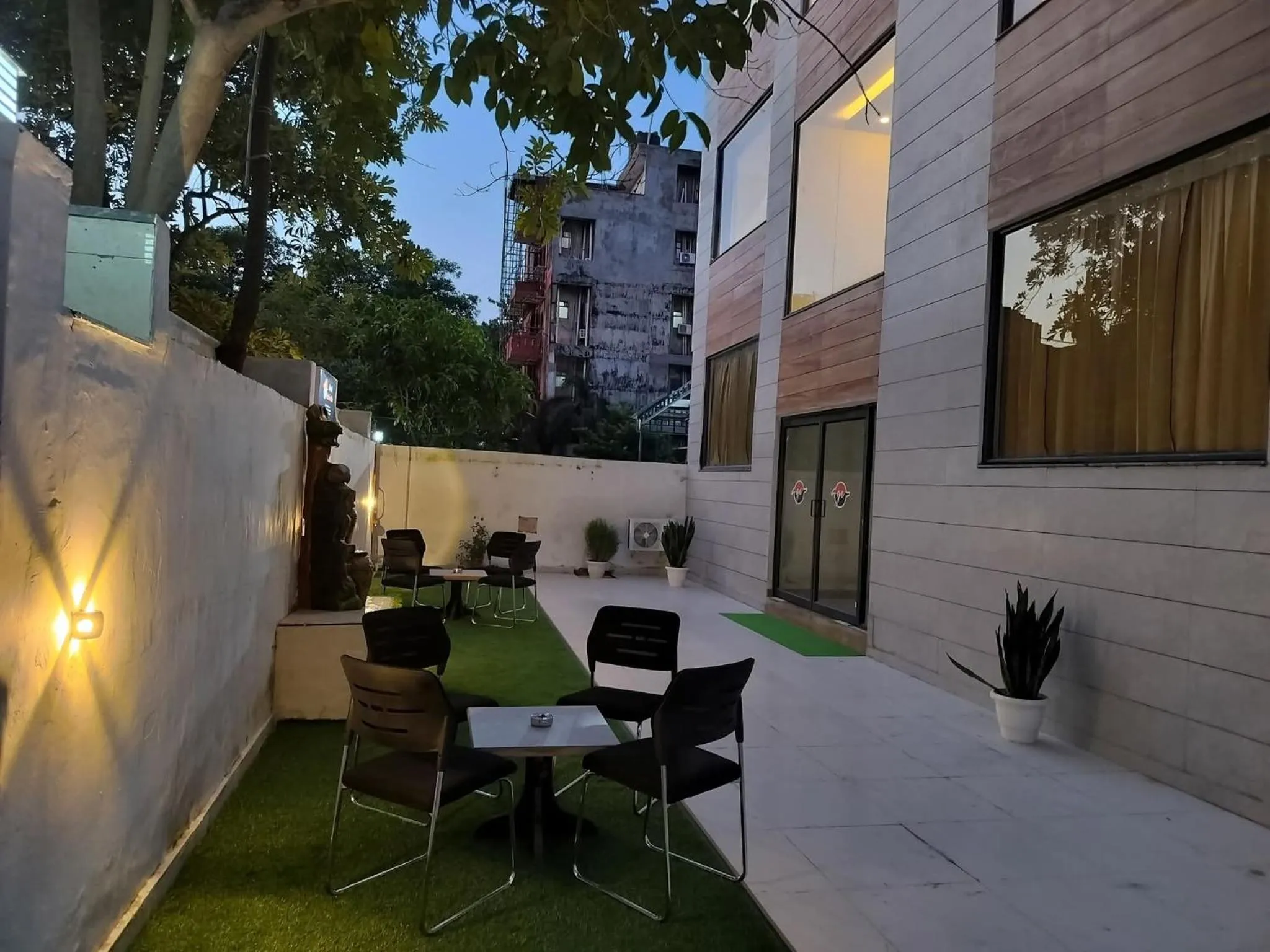 Garden view in Hotel Golden Era-Near Shopprix Mall