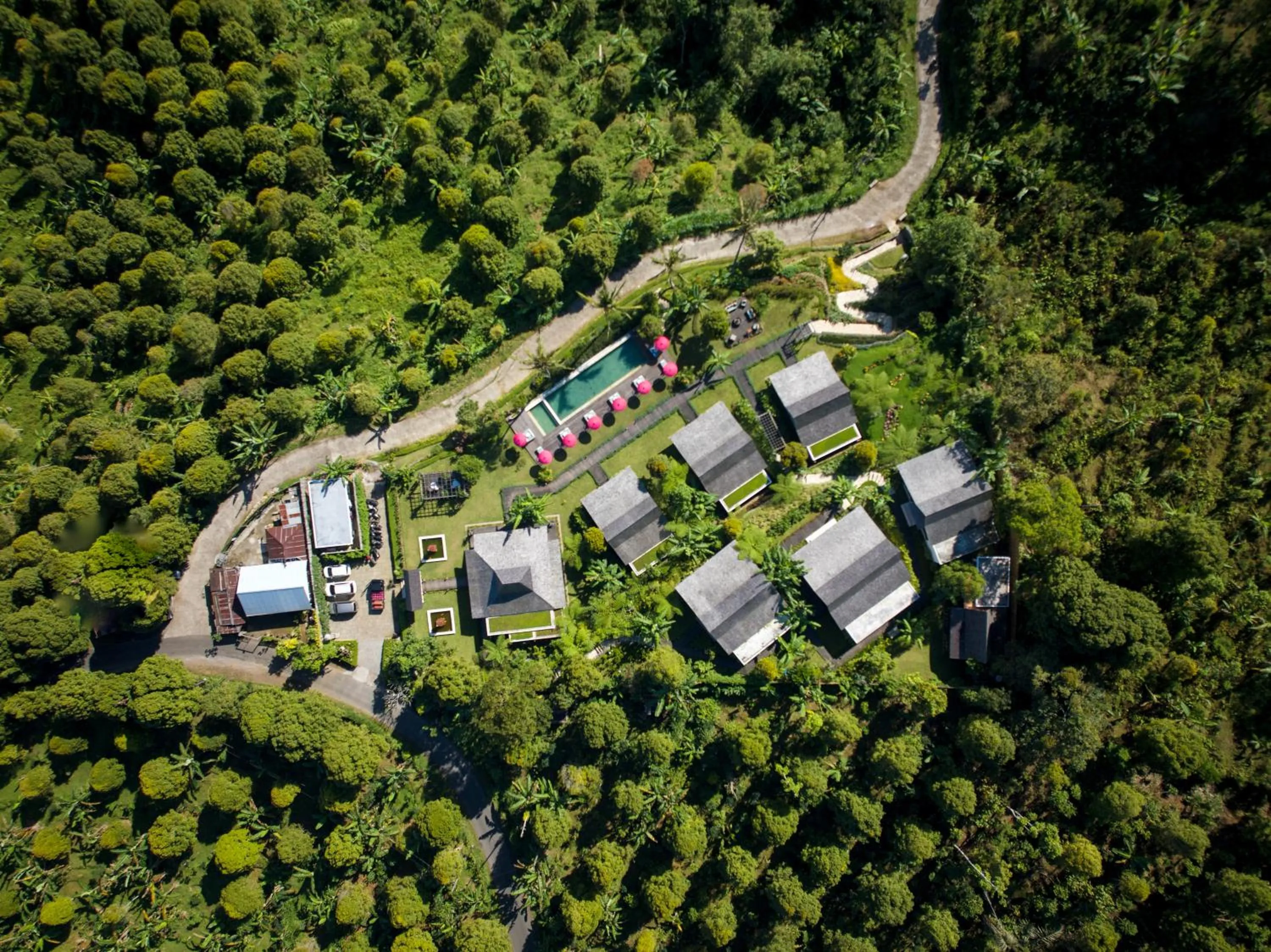 Property building in Umah Lusa