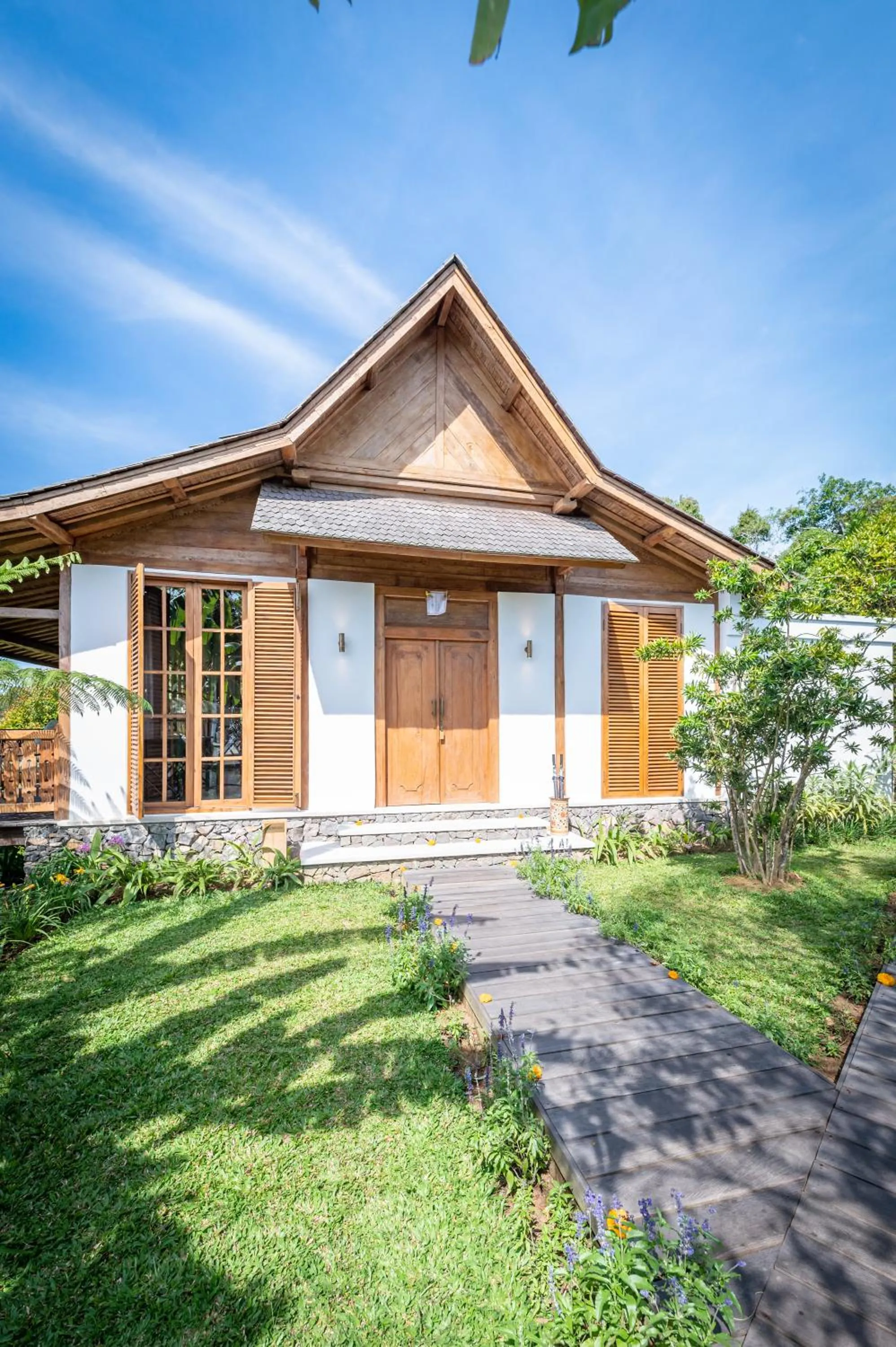 Property building in Umah Lusa