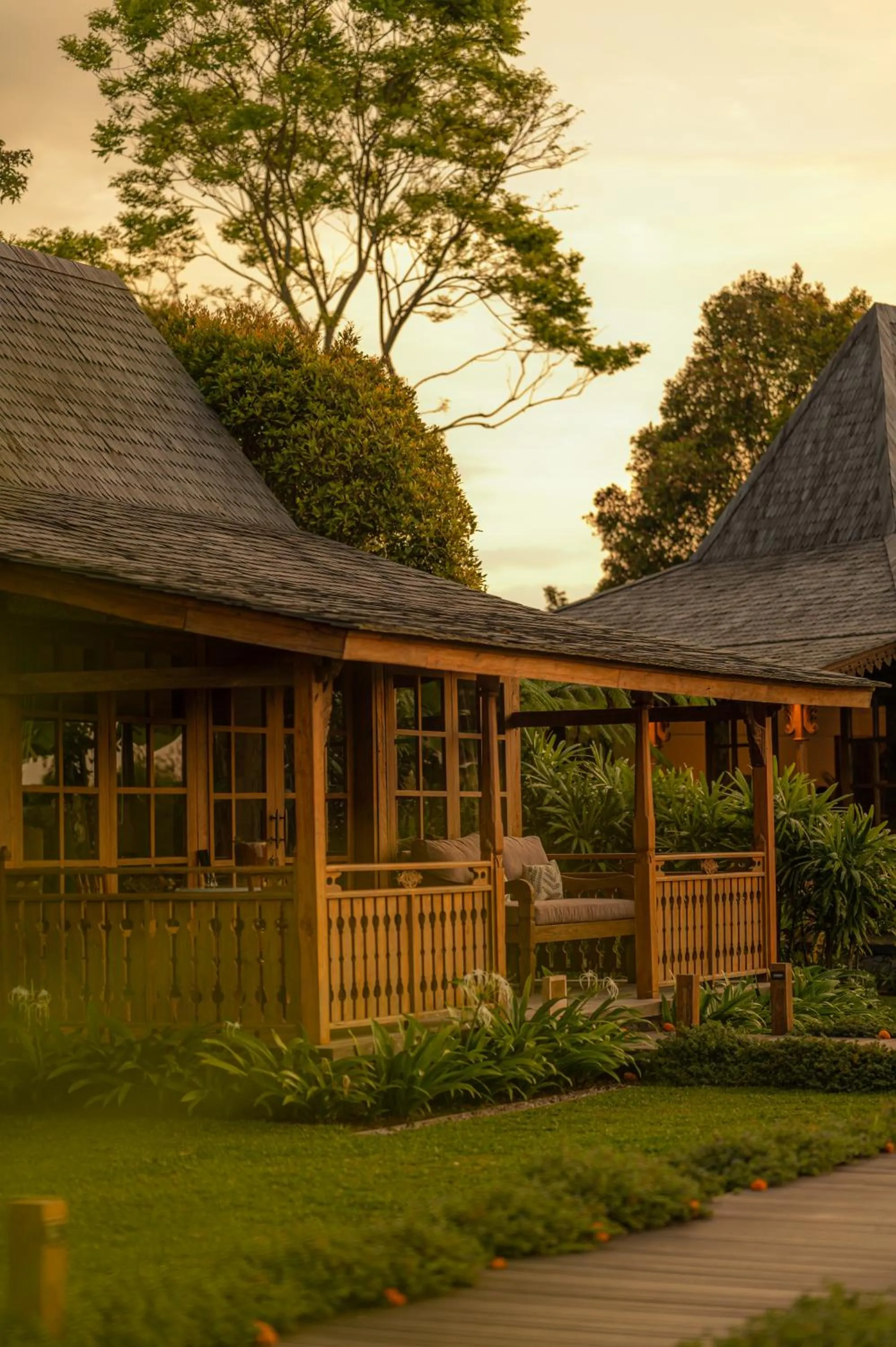 Property building in Umah Lusa