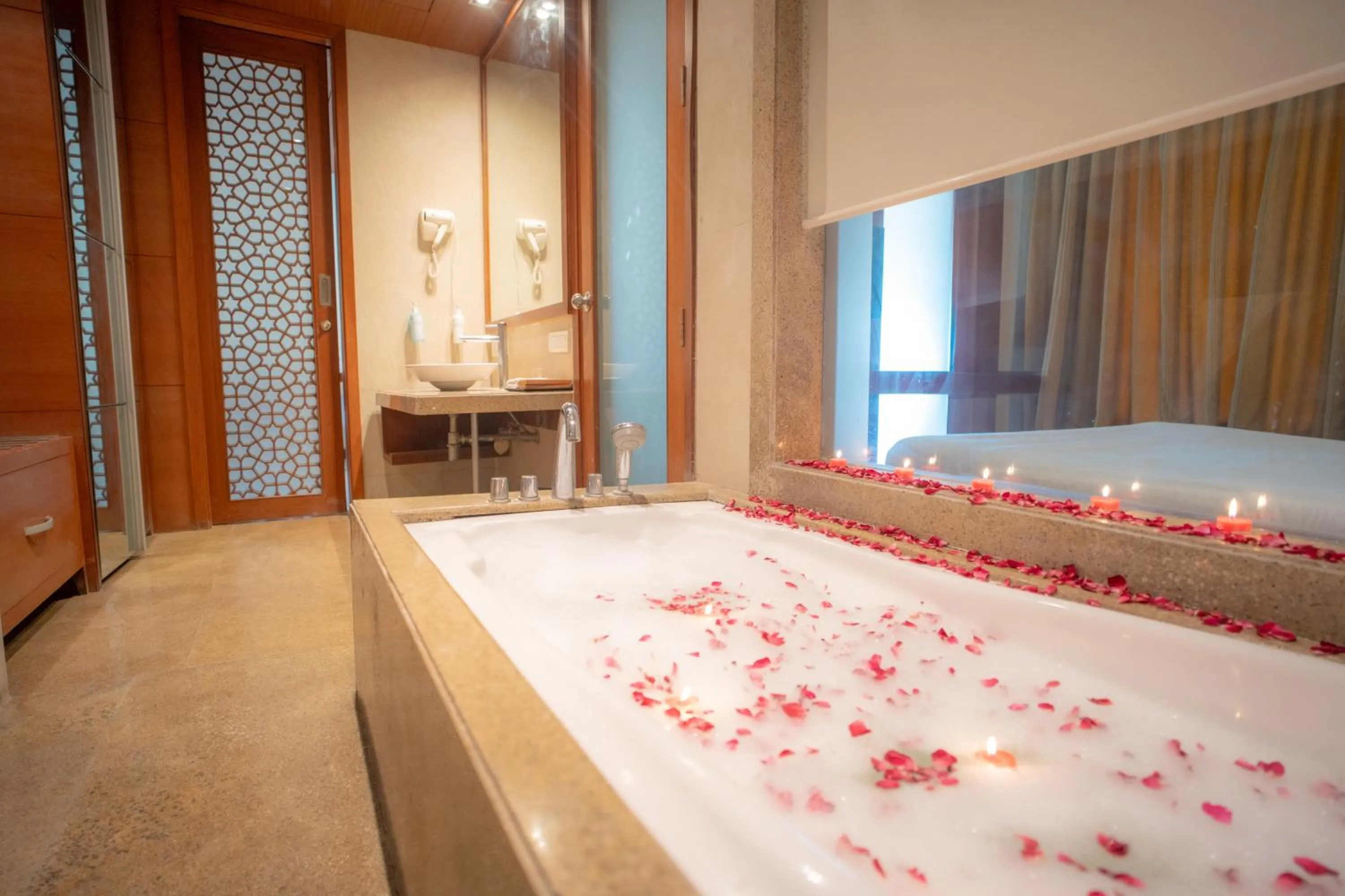 Hot Tub in The Sky Imperial, Jaipur