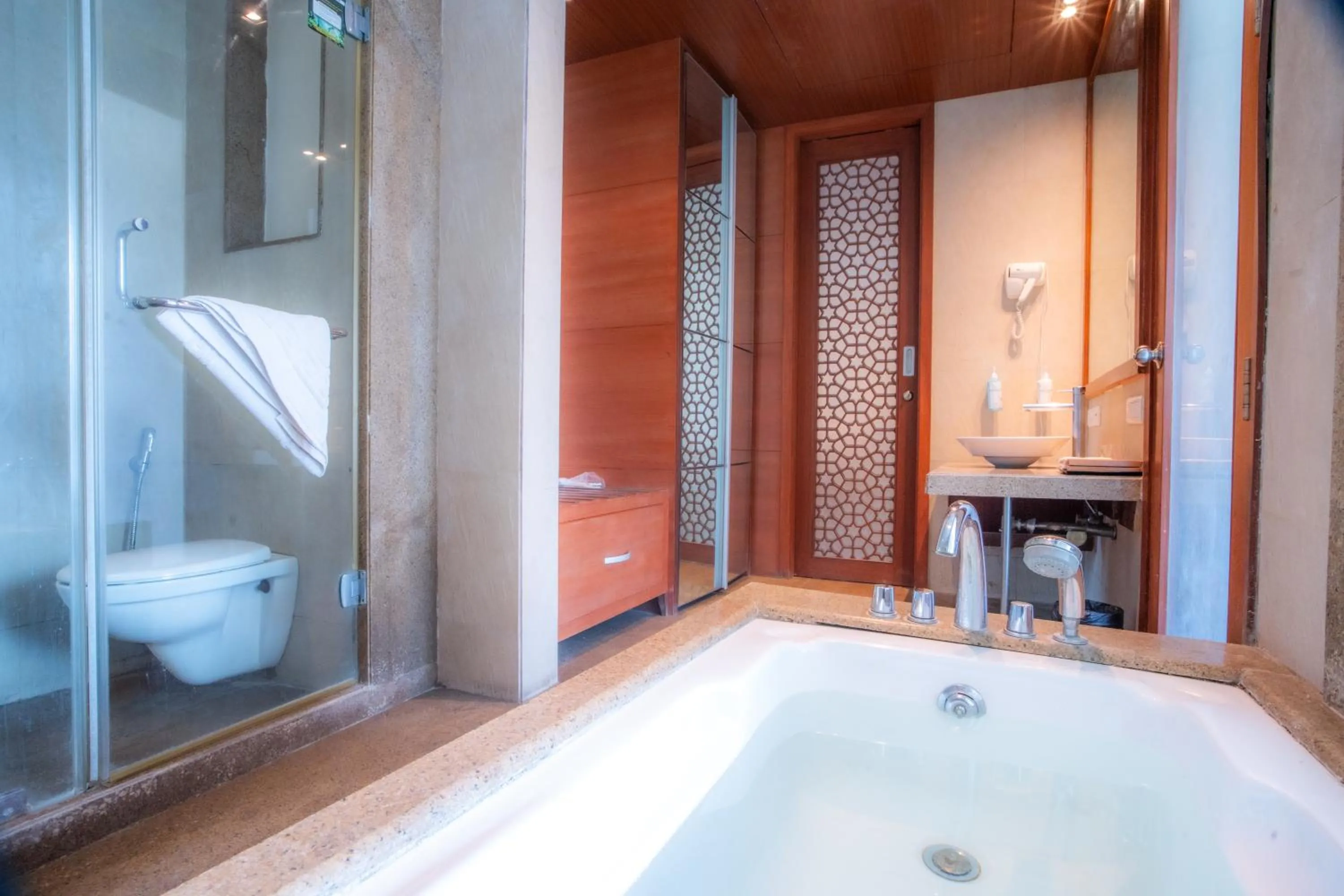 Shower in The Sky Imperial, Jaipur