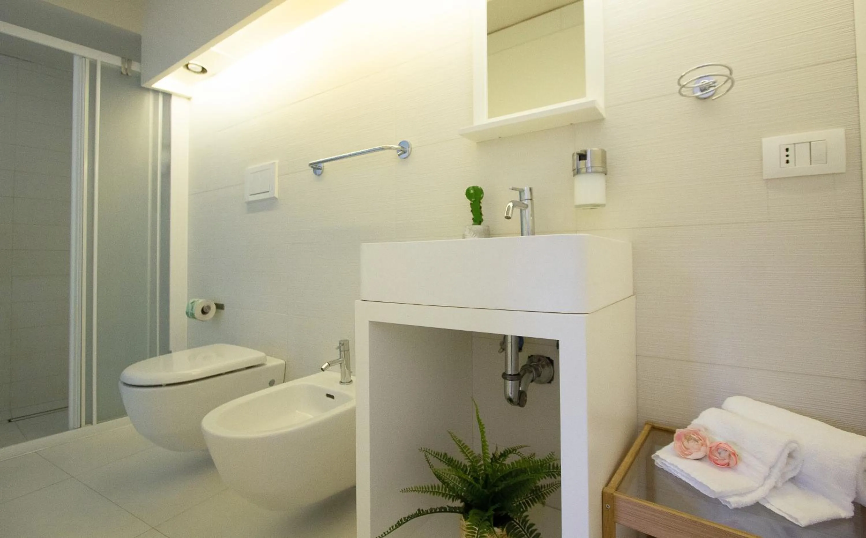 Shower in Stesicoro Exclusive House