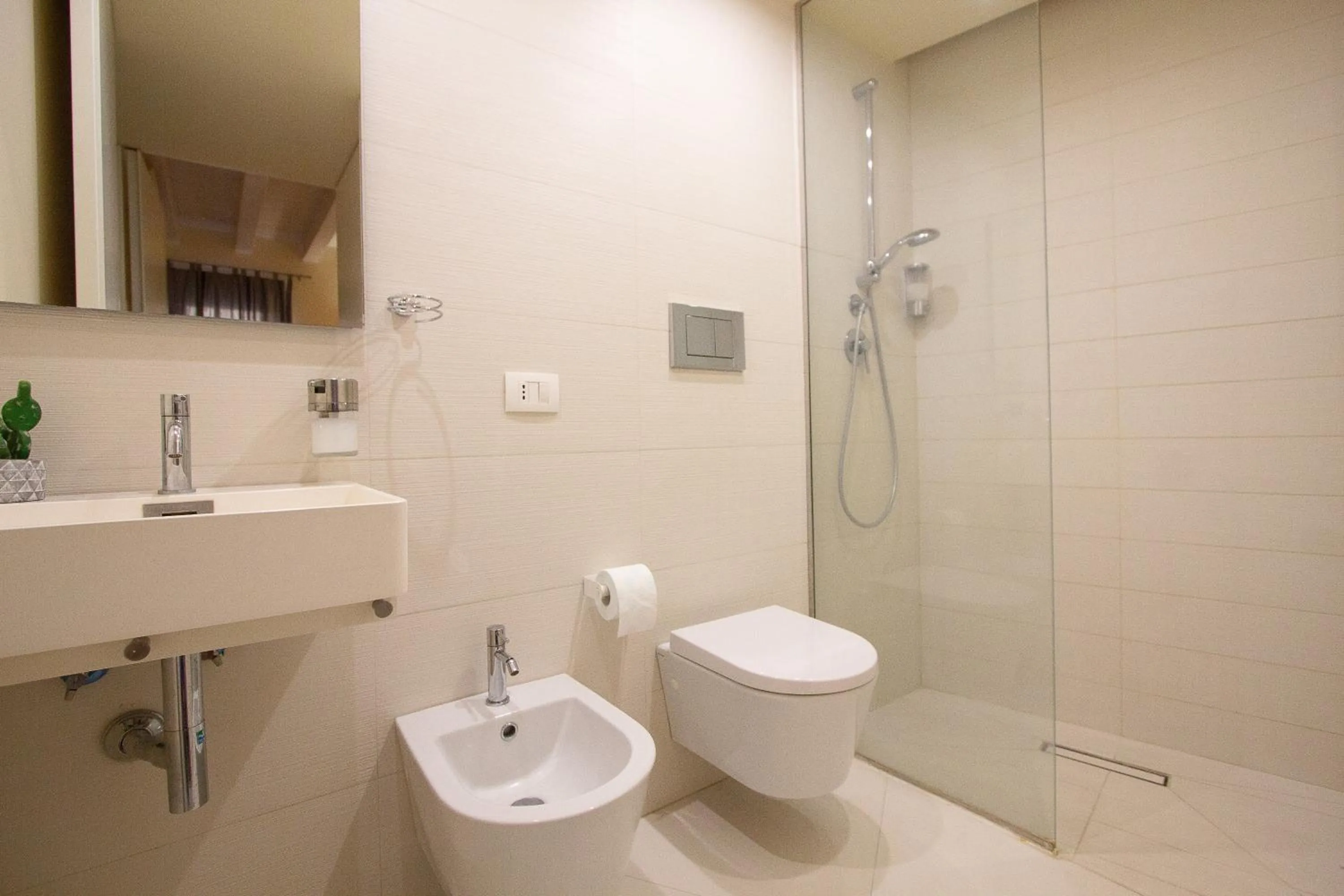 Shower in Stesicoro Exclusive House