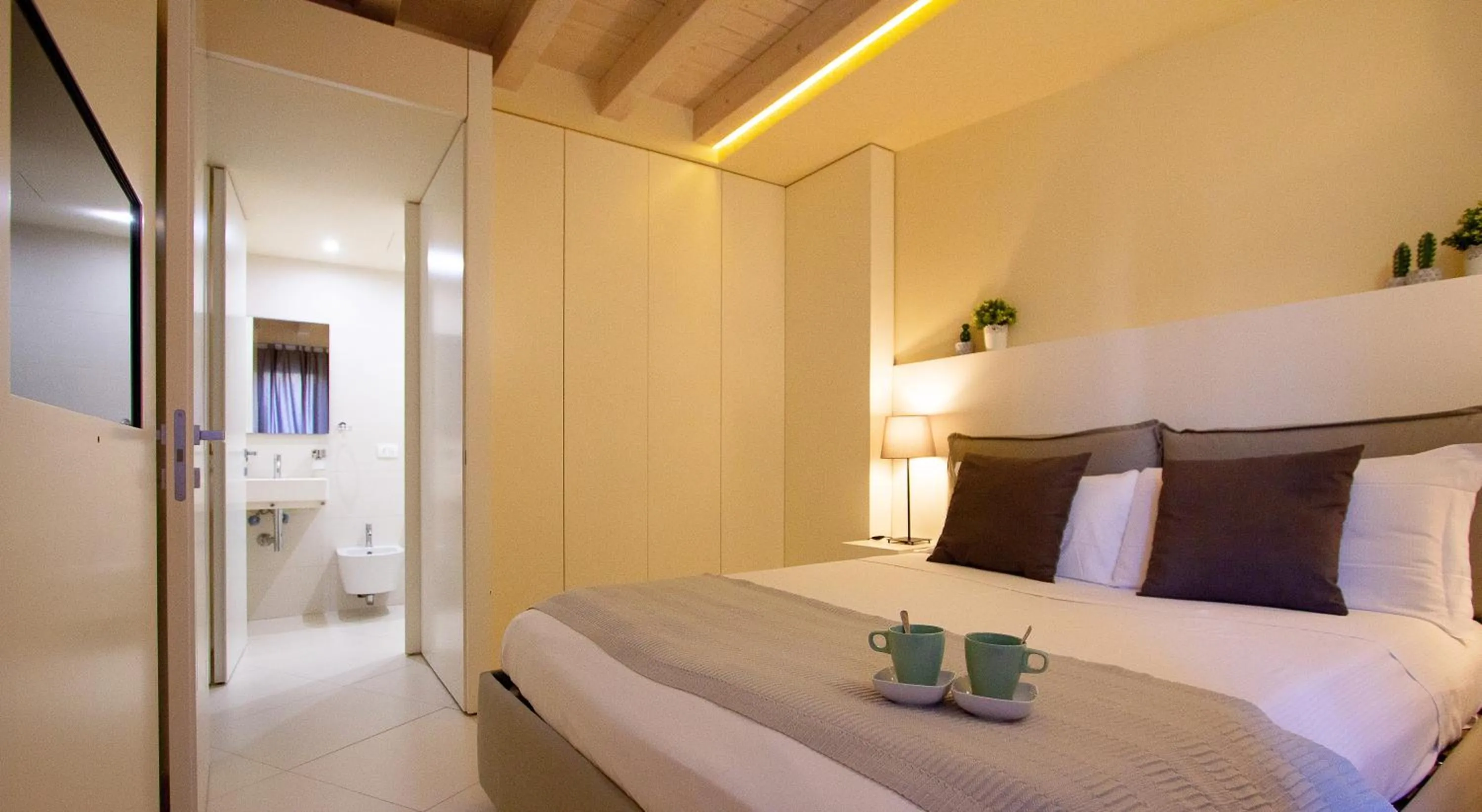 Bathroom, Bed in Stesicoro Exclusive House