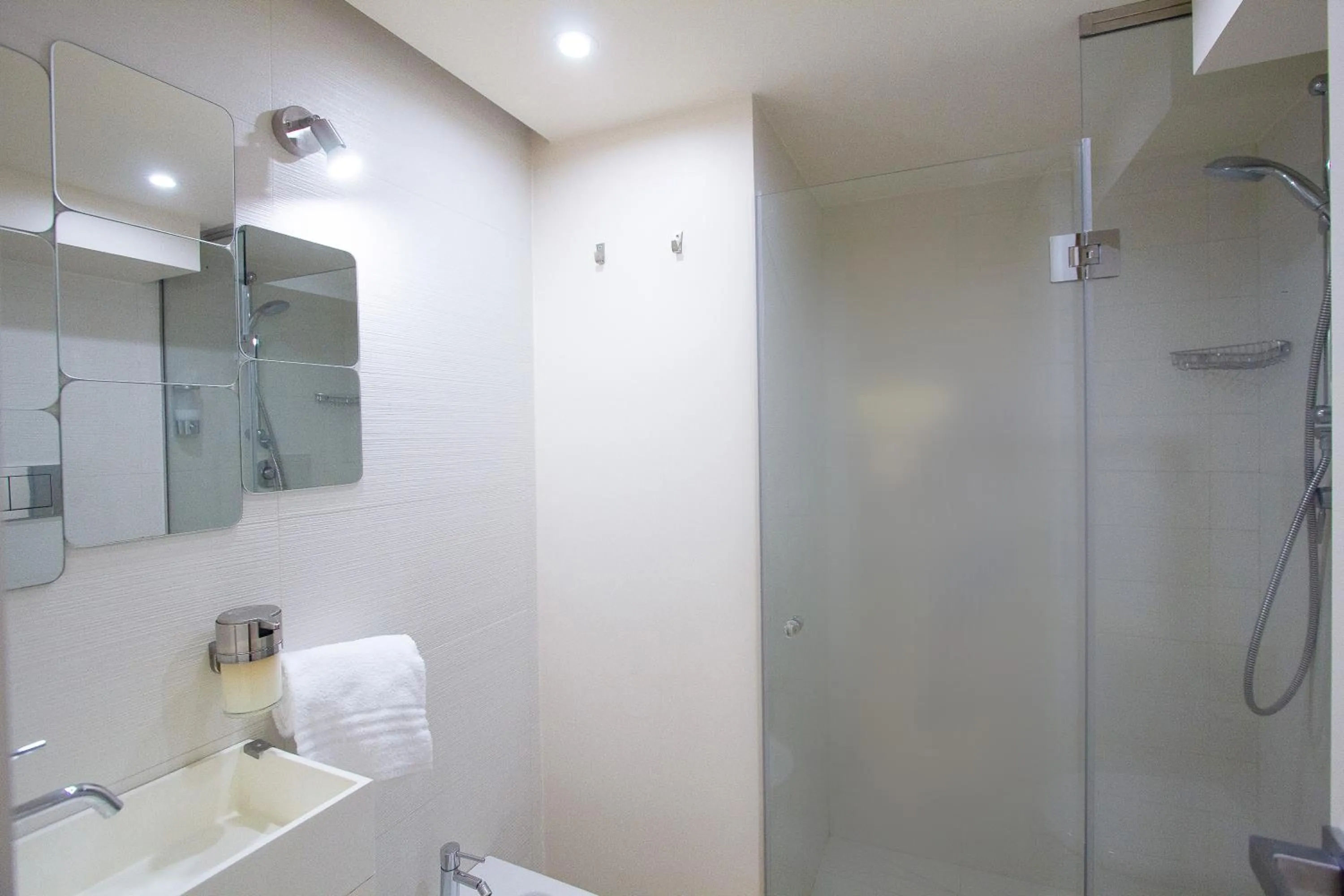 Shower in Stesicoro Exclusive House