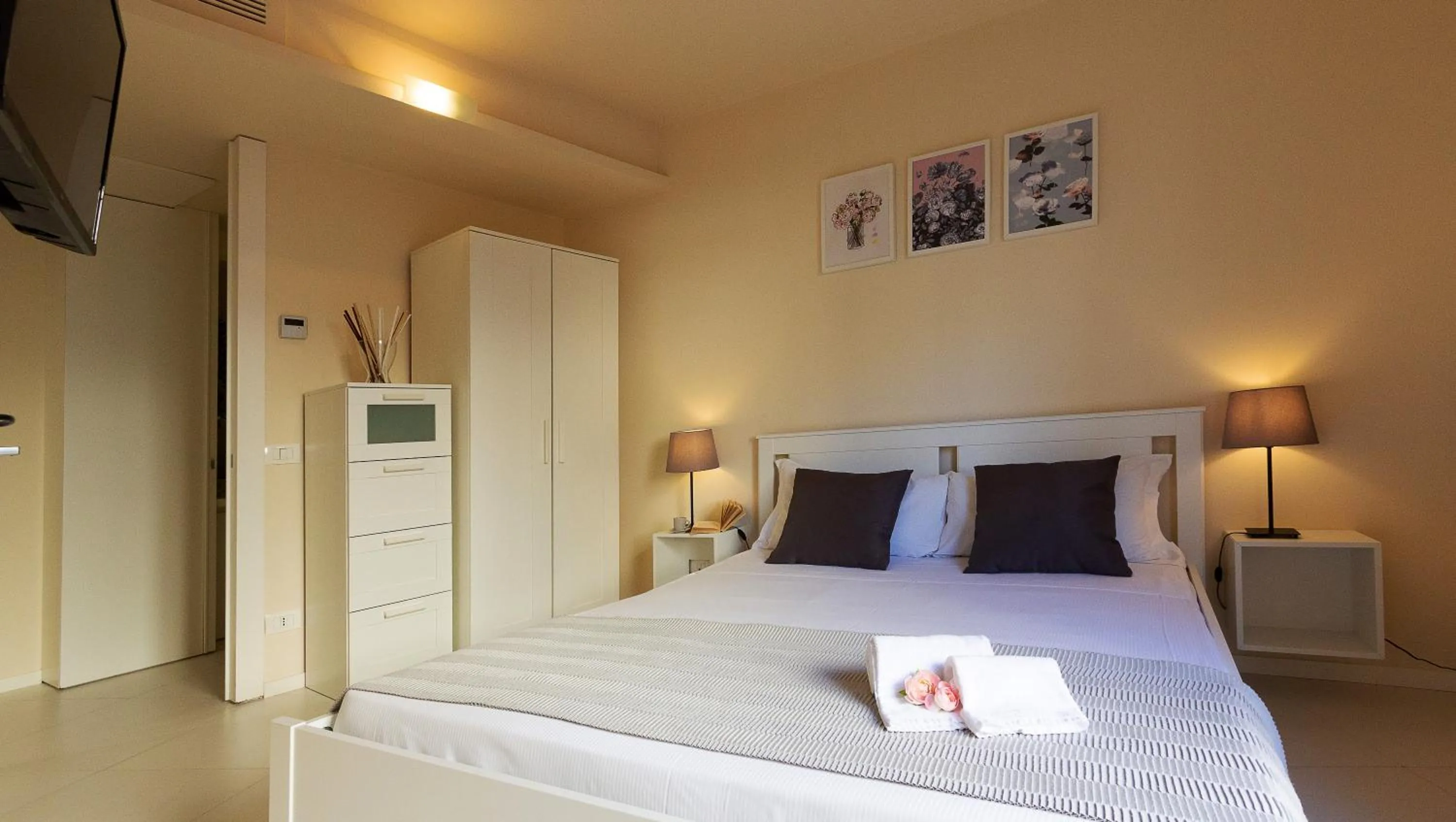 TV and multimedia, Bed in Stesicoro Exclusive House