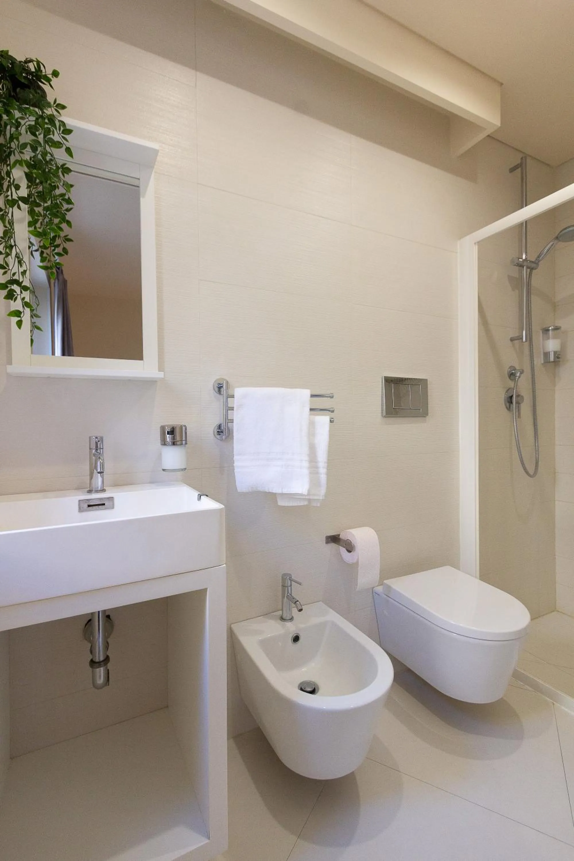 Shower in Stesicoro Exclusive House