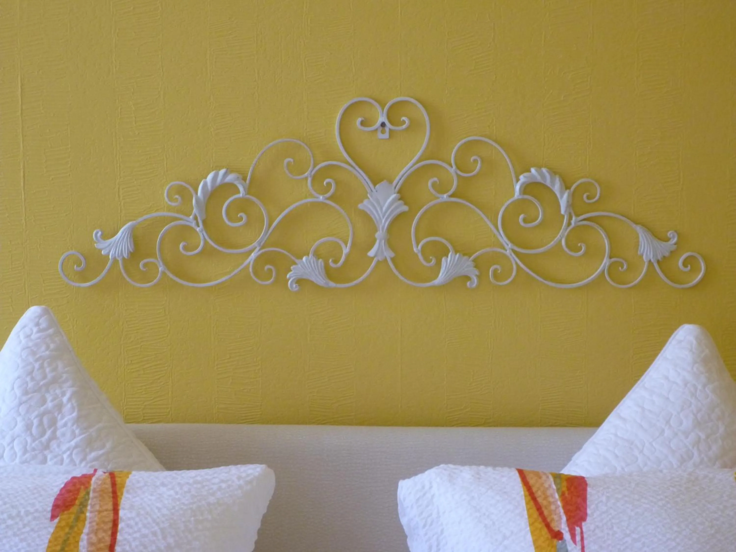 Decorative detail, Bed in Domaine du Papillon
