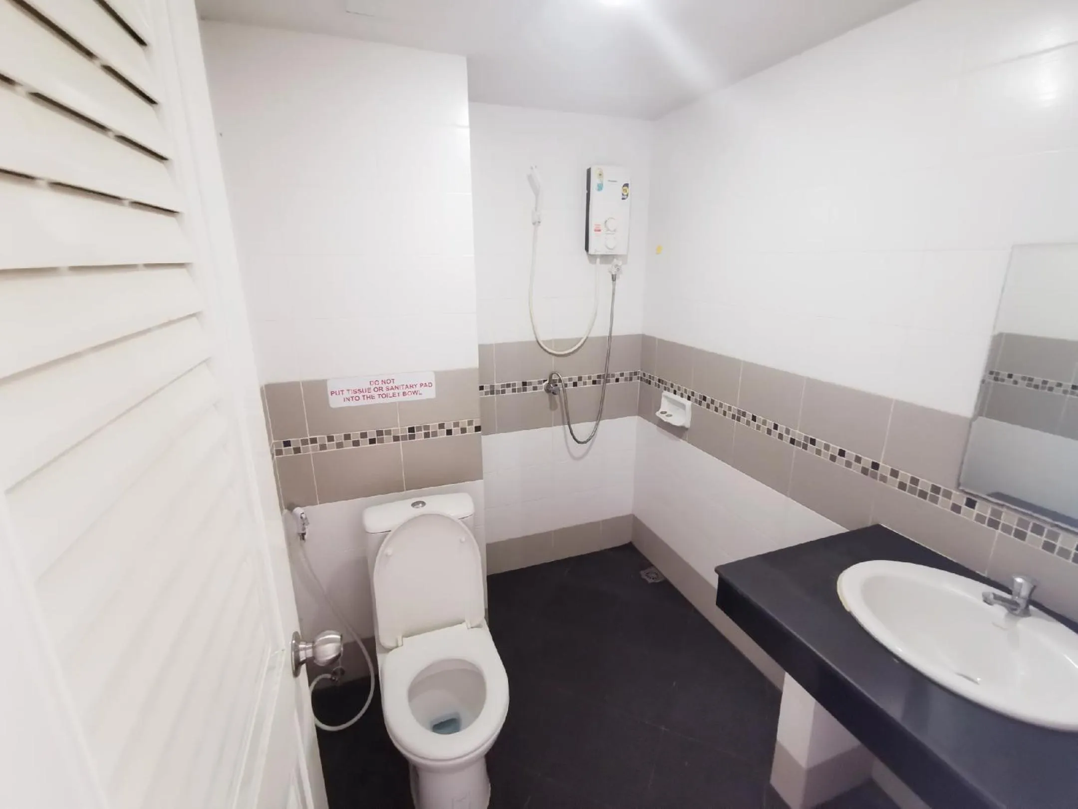 Shower in Lanting House Phuket