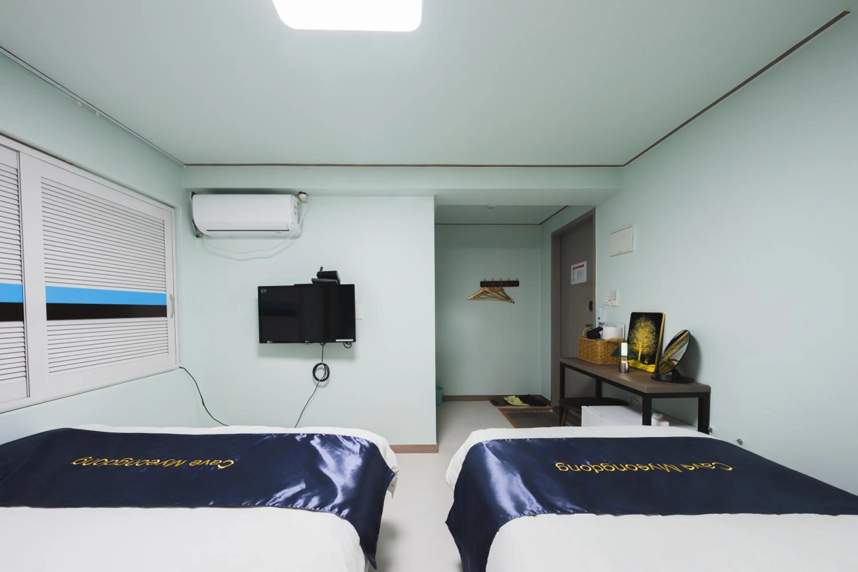 Decorative detail, Bed in Cave Myeongdong