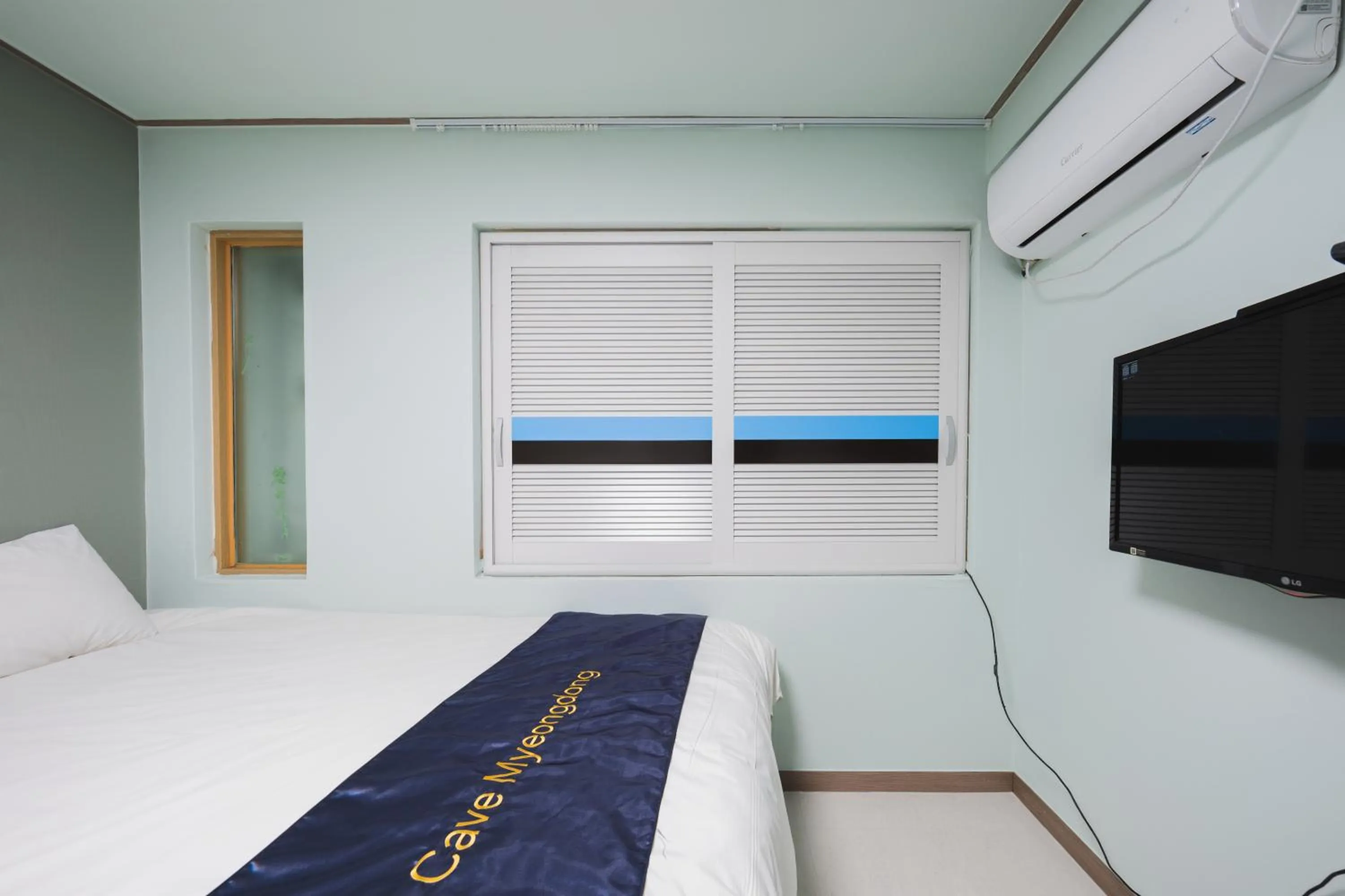 Decorative detail, Bed in Cave Myeongdong