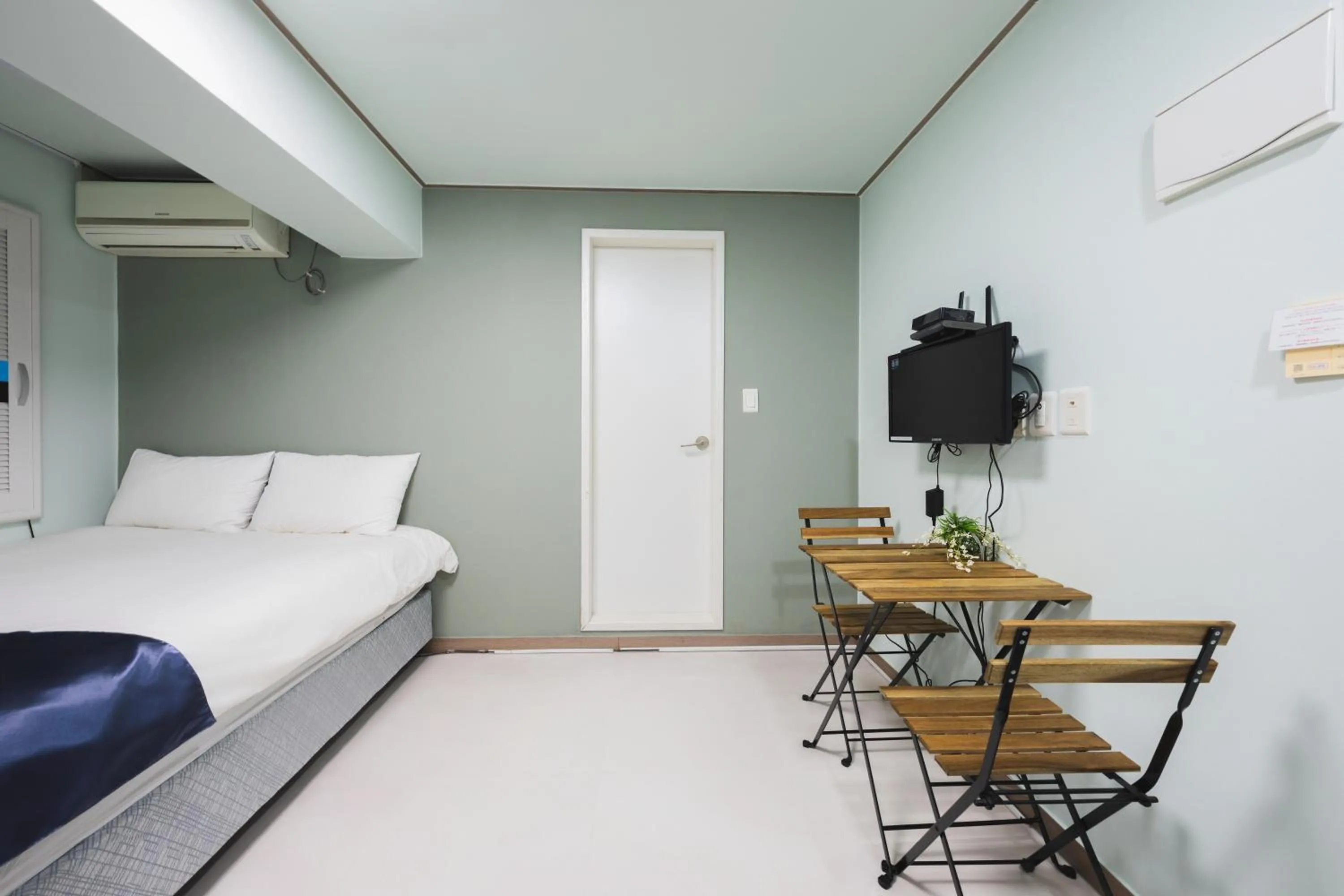 Bedroom, Bed in Cave Myeongdong