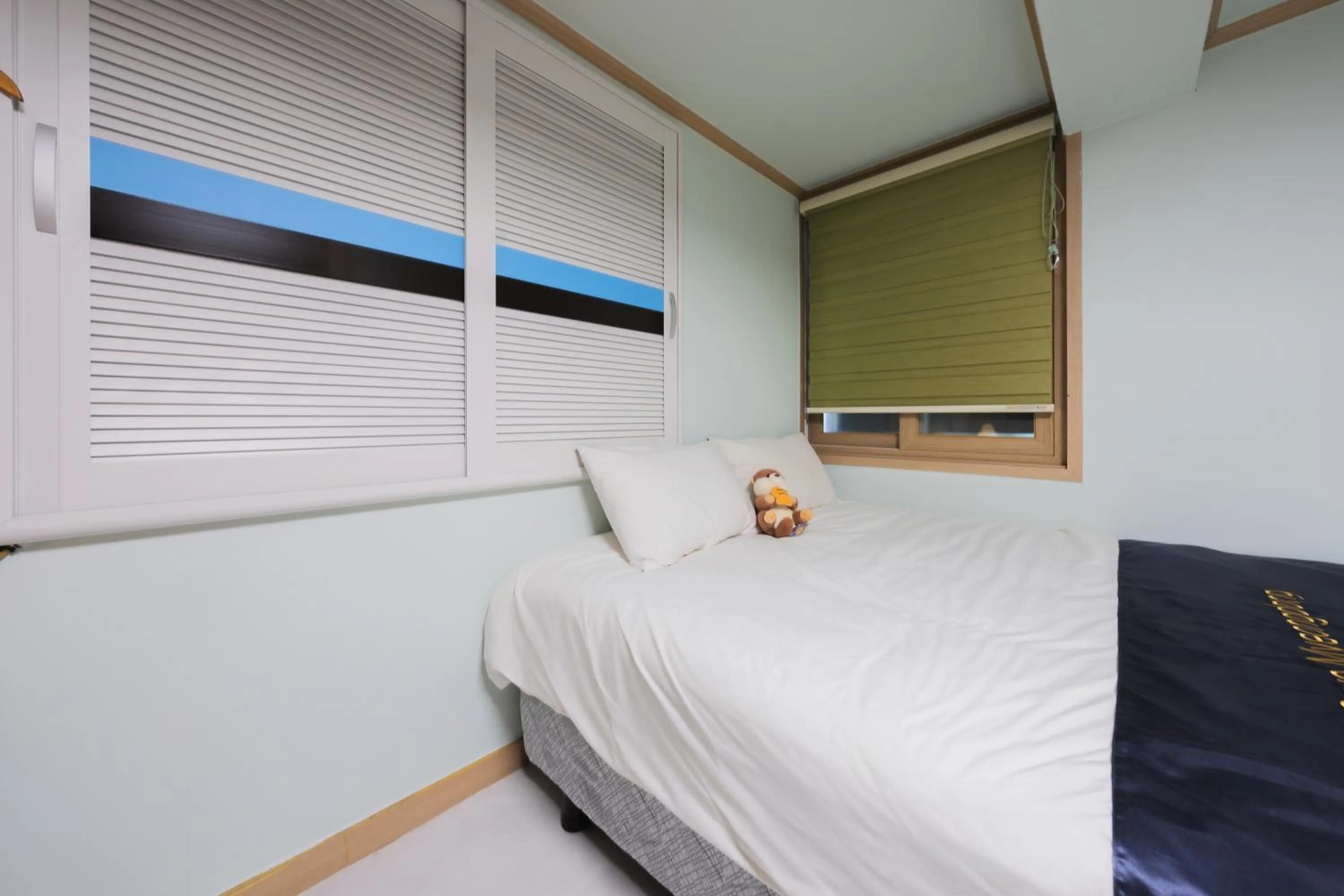 Decorative detail, Bed in Cave Myeongdong