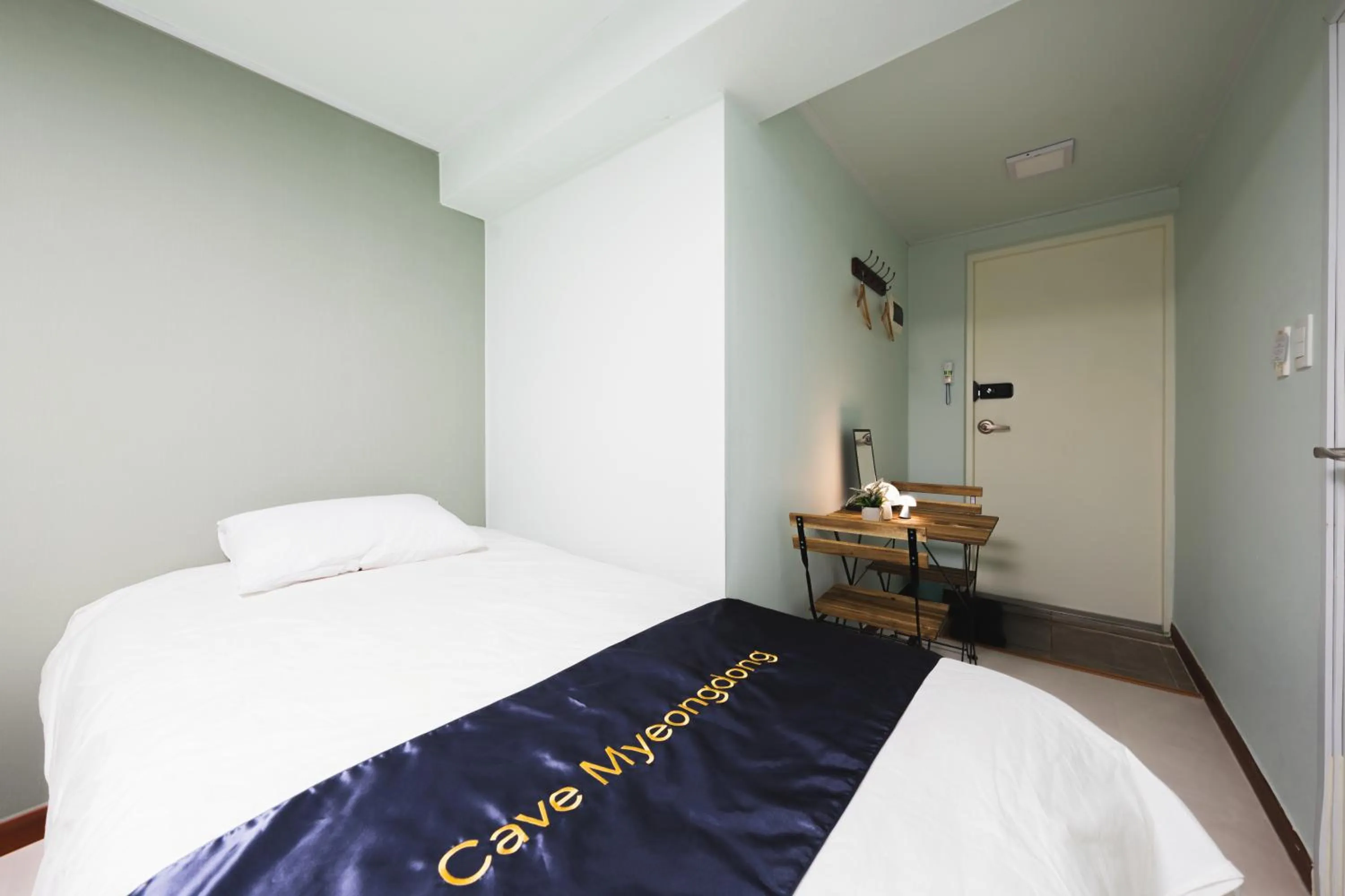 Decorative detail, Bed in Cave Myeongdong