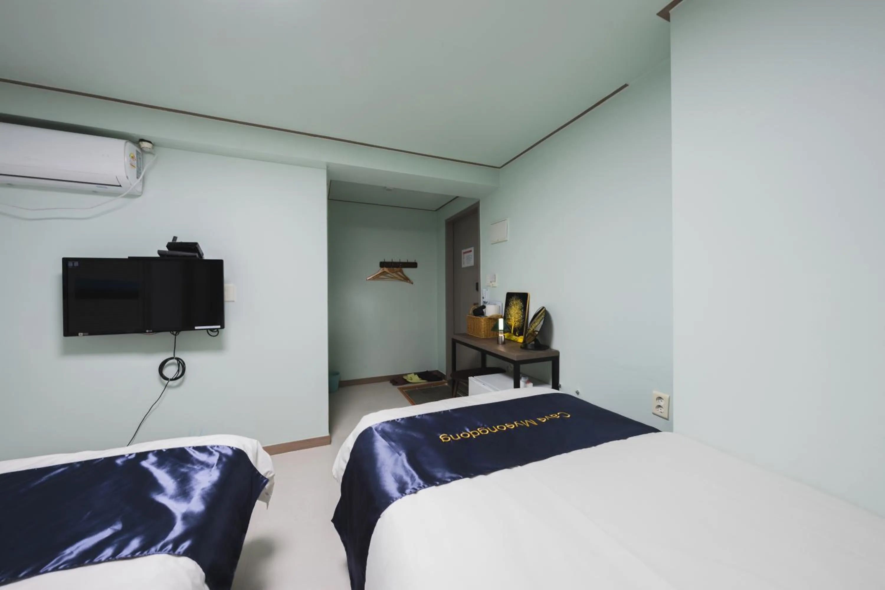 Decorative detail, Bed in Cave Myeongdong