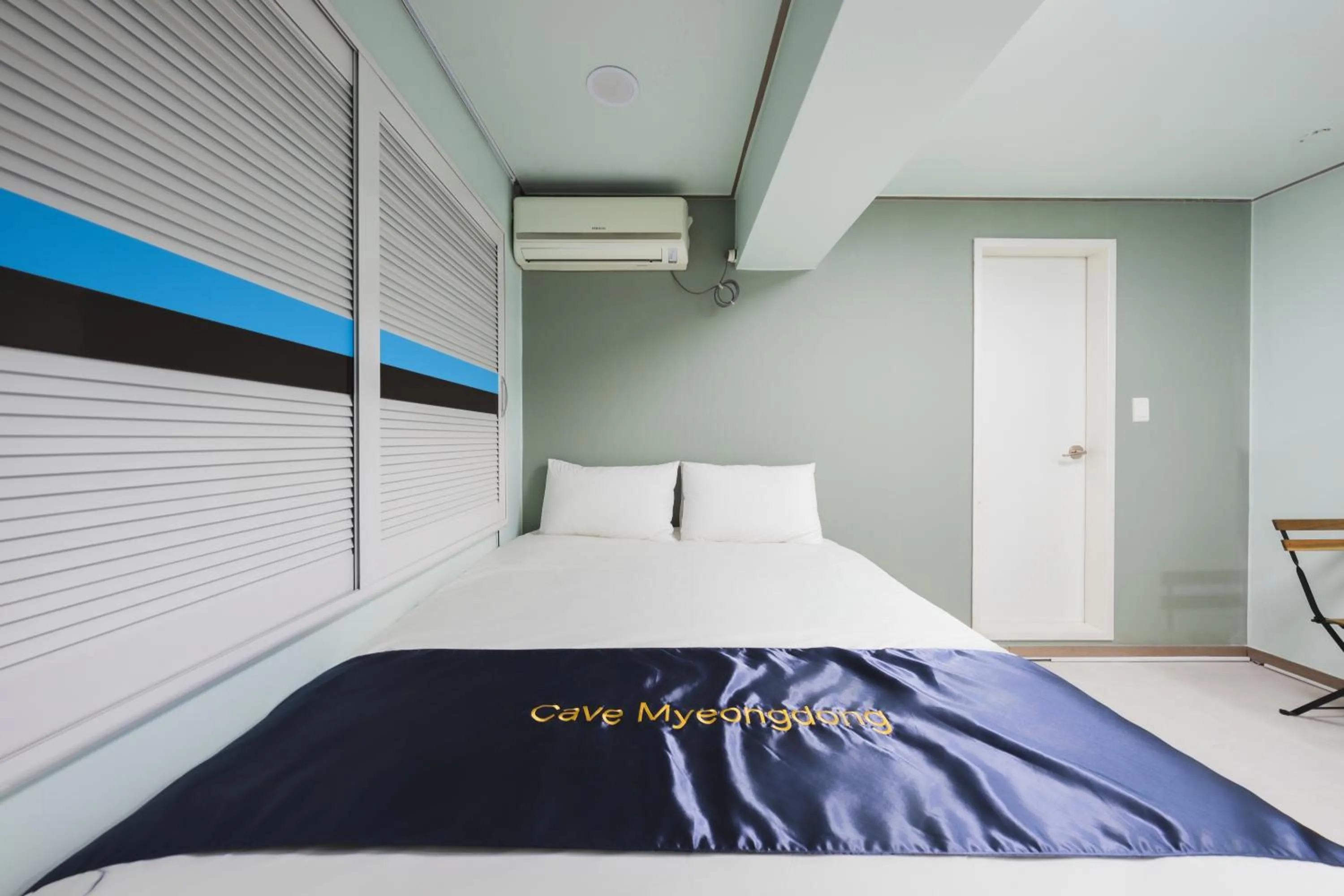 Bedroom, Bed in Cave Myeongdong