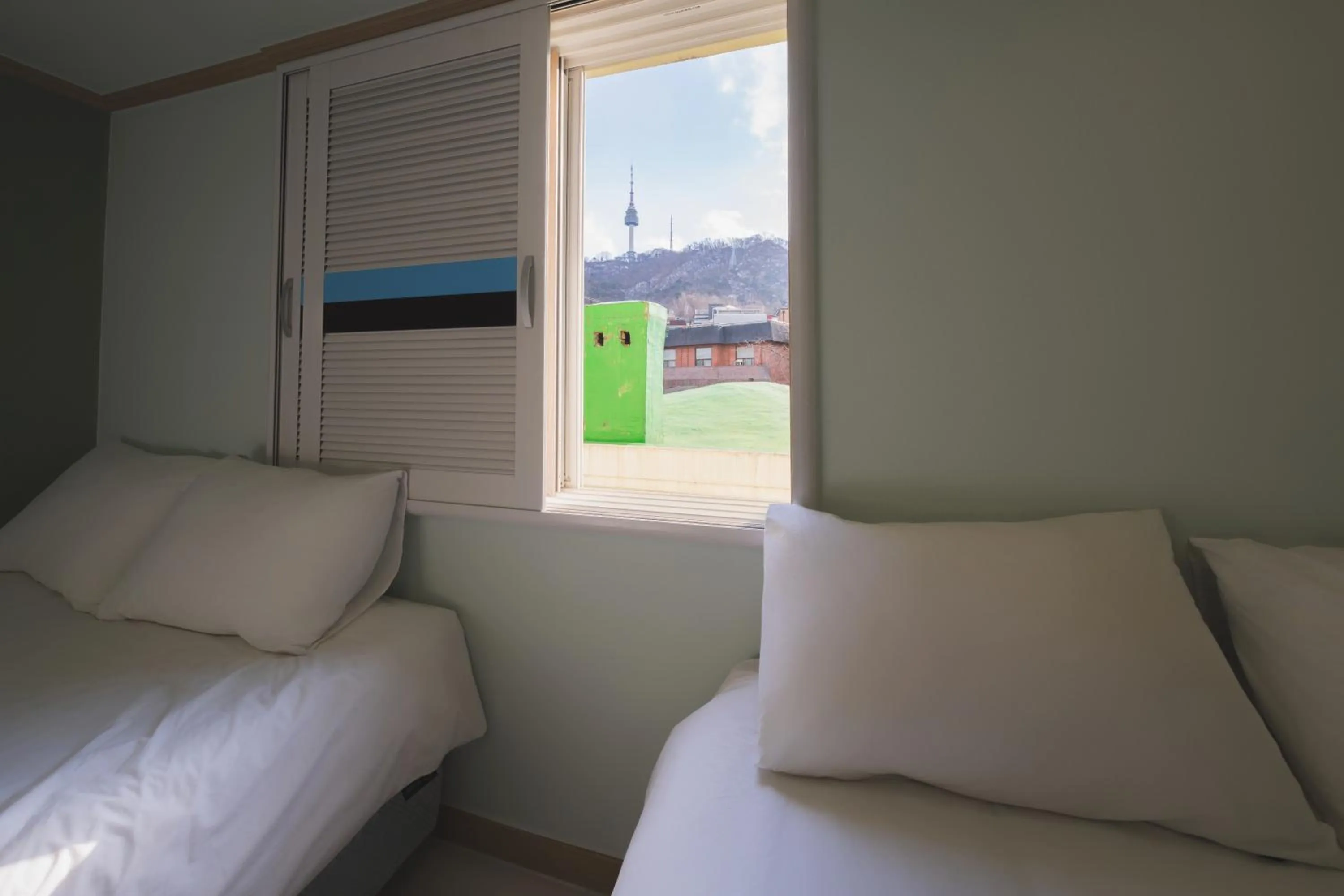 Decorative detail, Bed in Cave Myeongdong