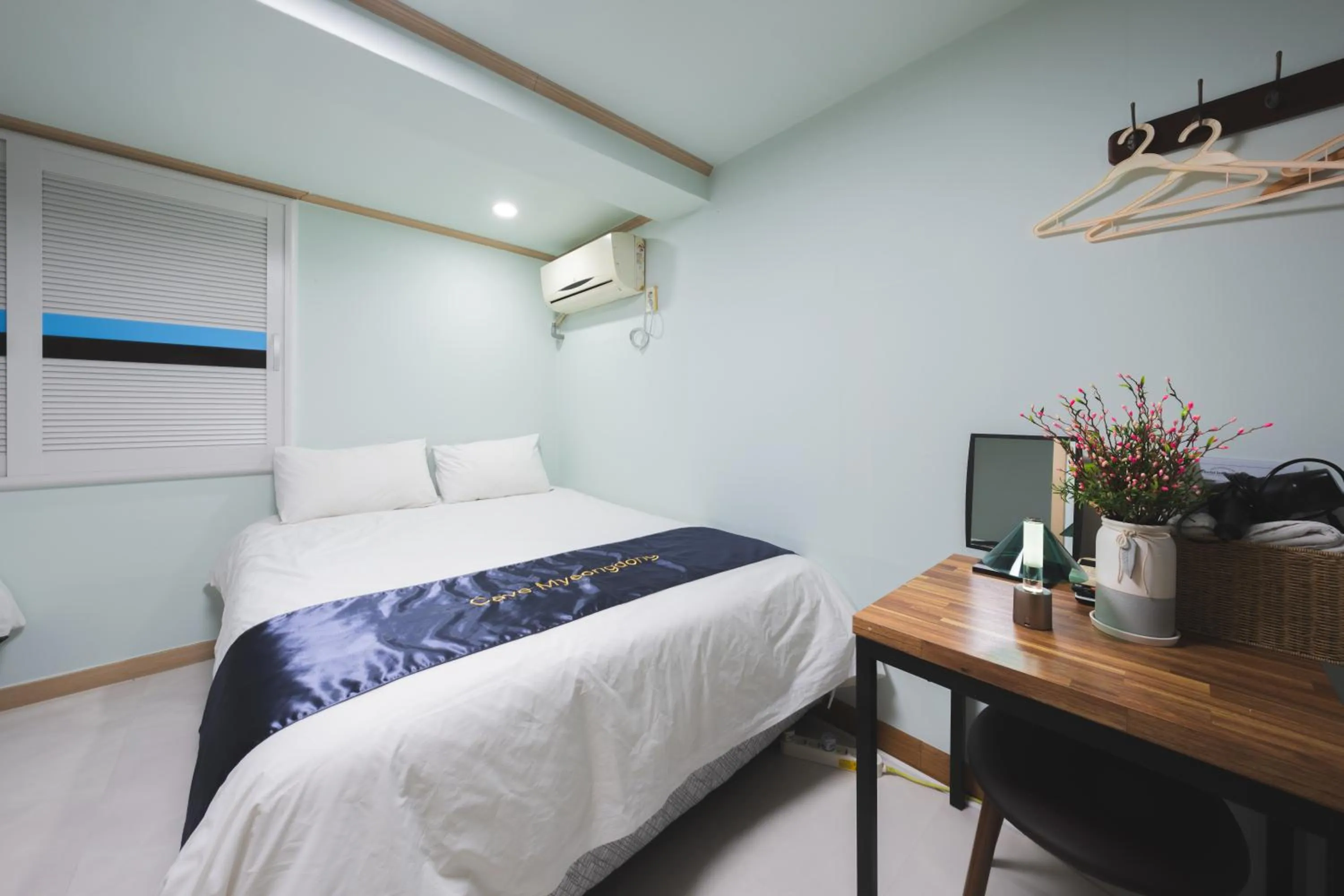 Decorative detail, Bed in Cave Myeongdong