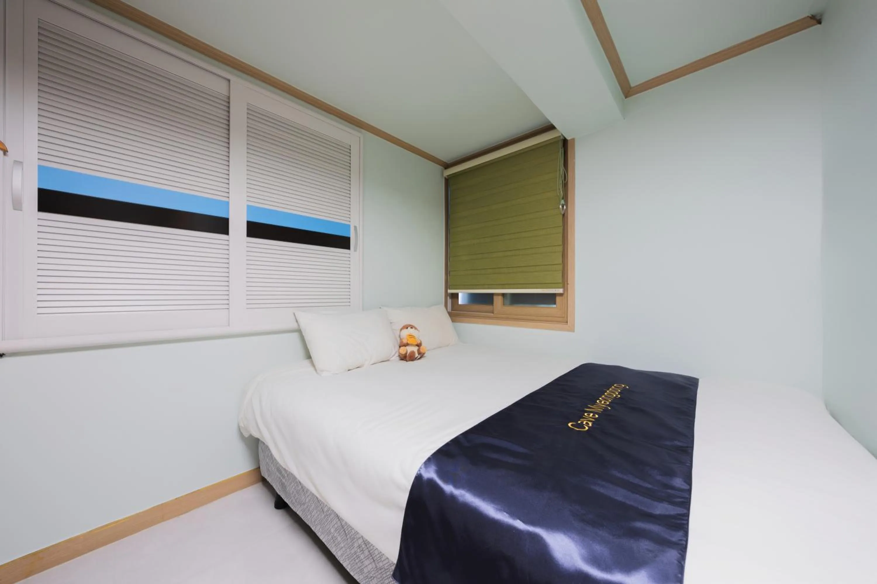 Decorative detail, Bed in Cave Myeongdong