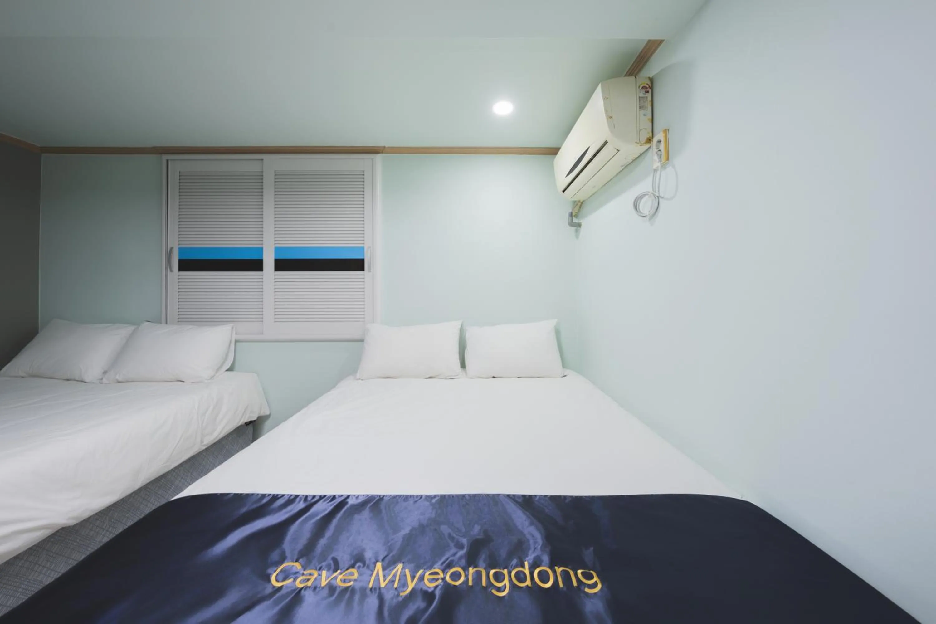 Decorative detail, Bed in Cave Myeongdong