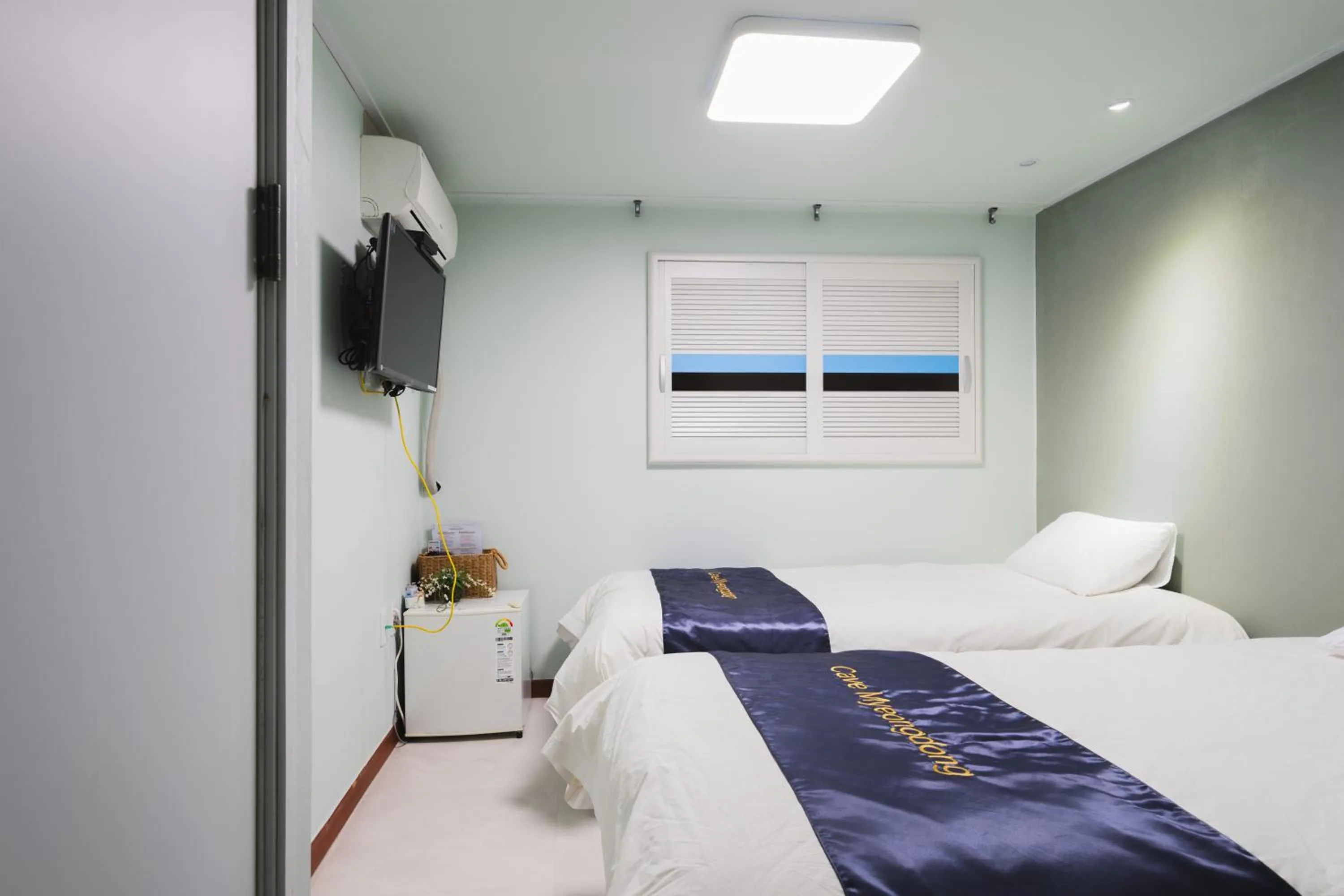 Decorative detail, Bed in Cave Myeongdong