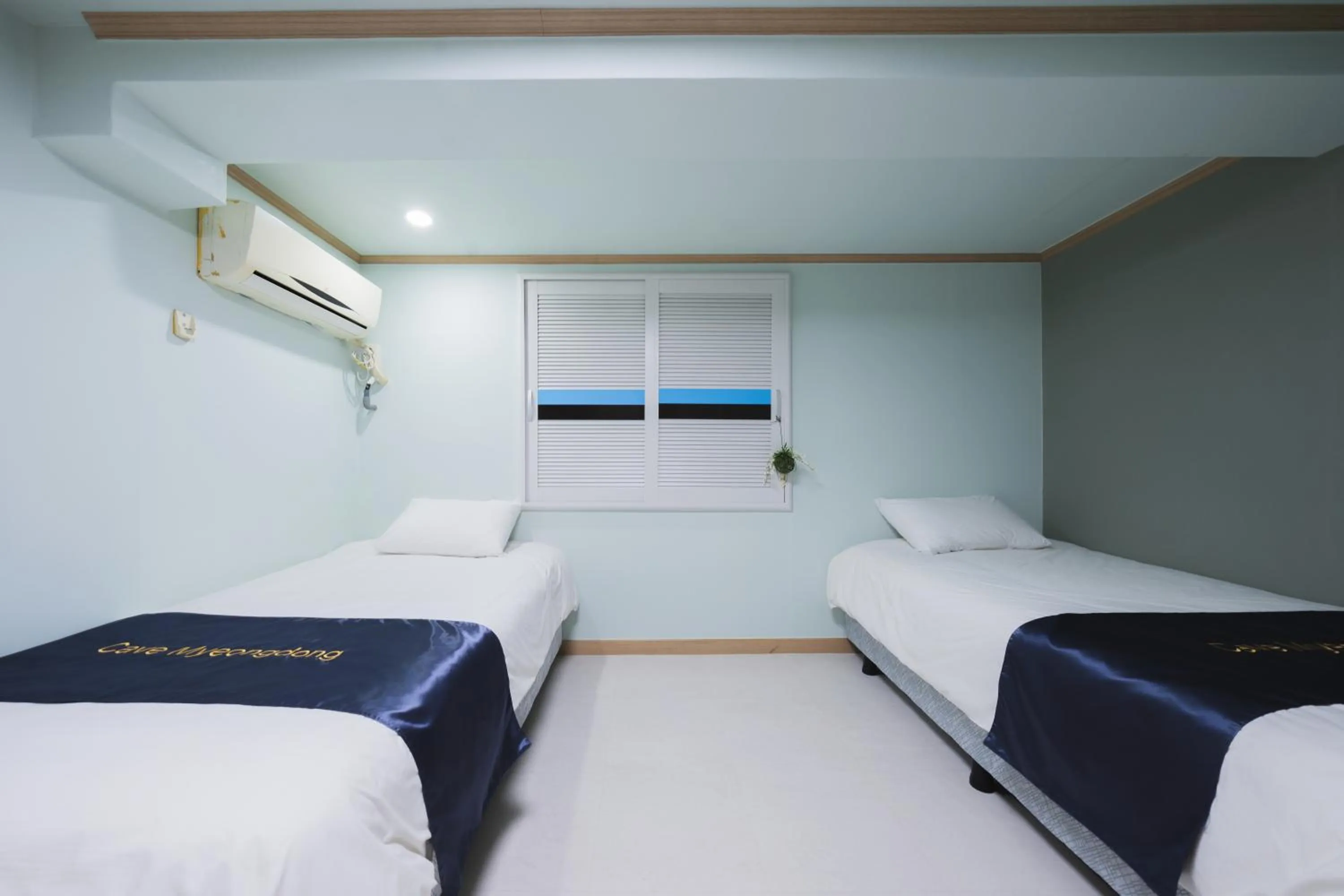 Decorative detail, Bed in Cave Myeongdong