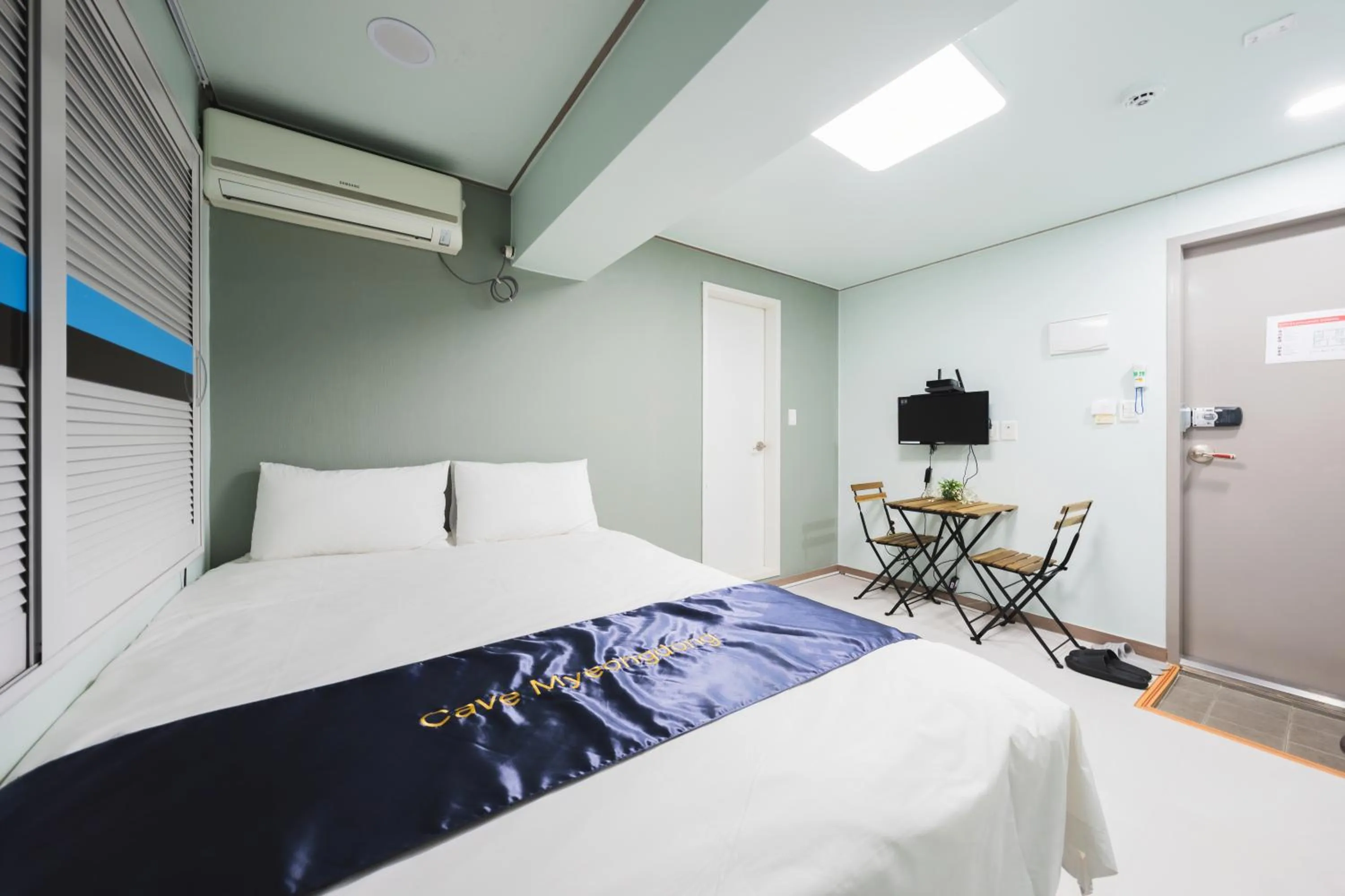 Bedroom, Bed in Cave Myeongdong