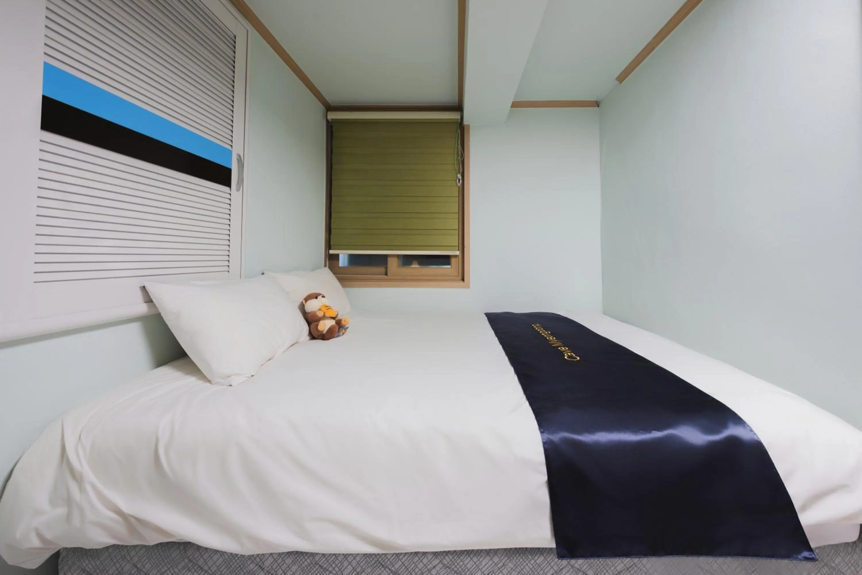 Decorative detail, Bed in Cave Myeongdong