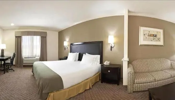 Superior Queen Room in ASPEN GRAND HOTEL LaPorte