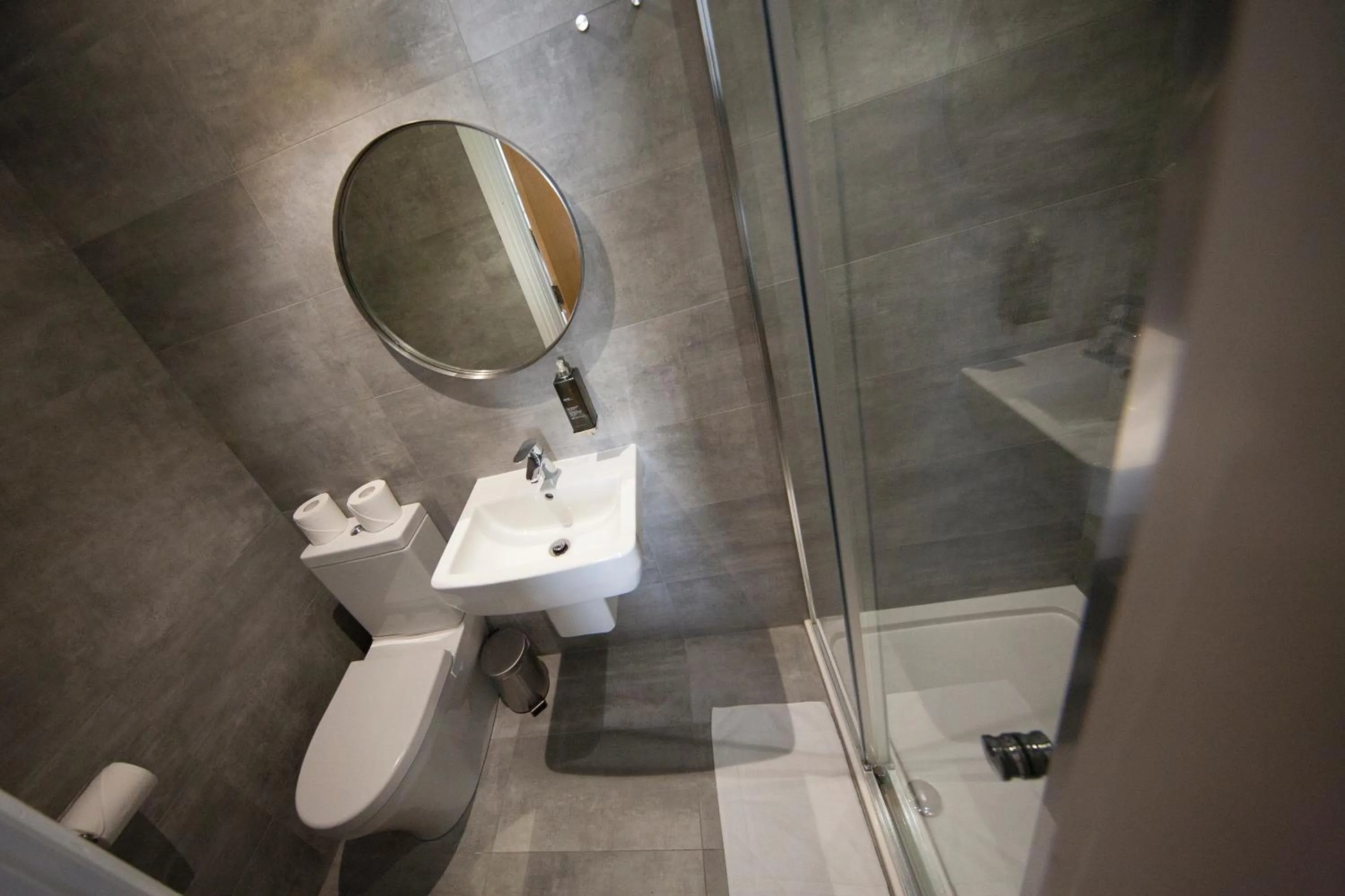 Shower in St George's Inn Victoria