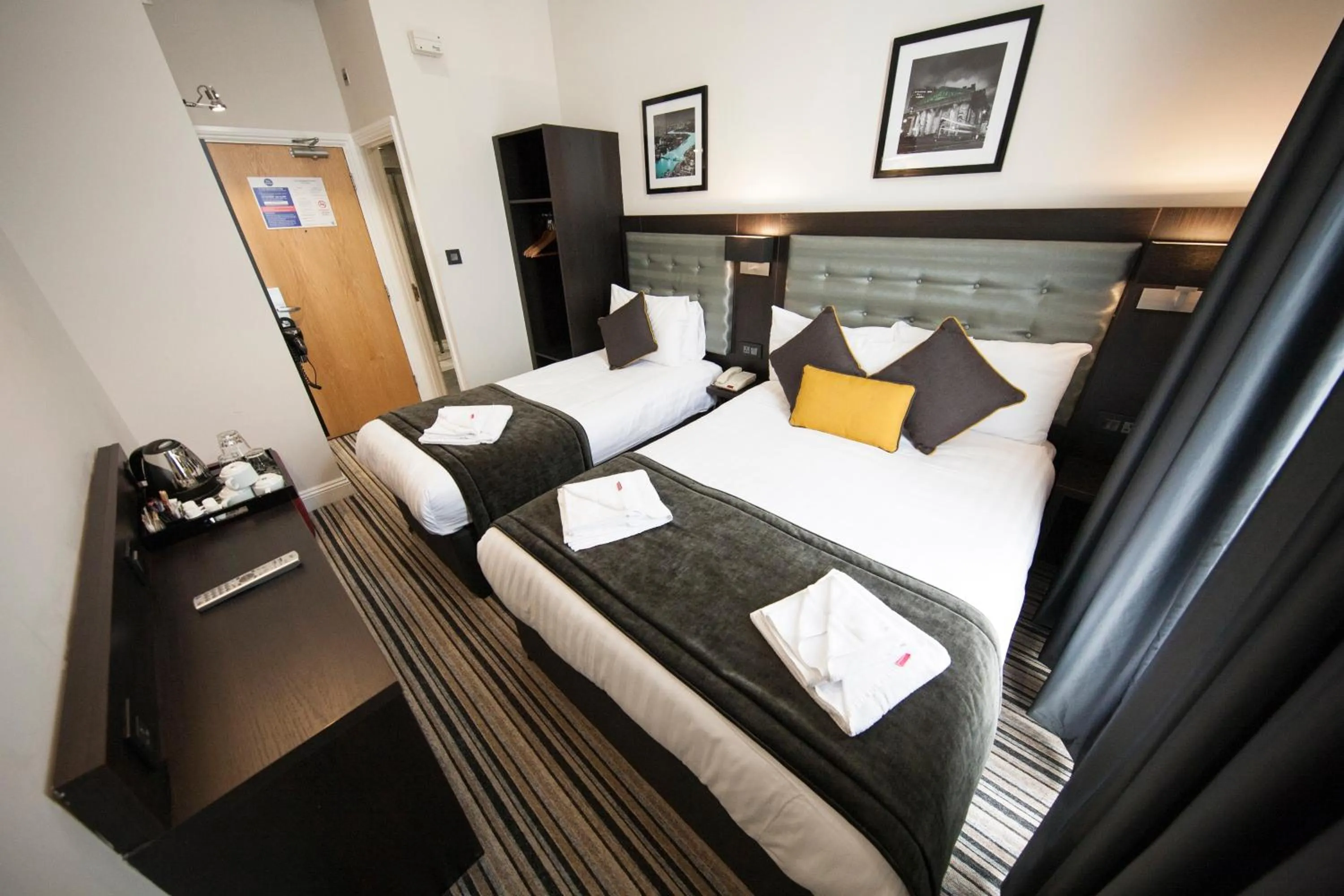 Bed in St George's Inn Victoria