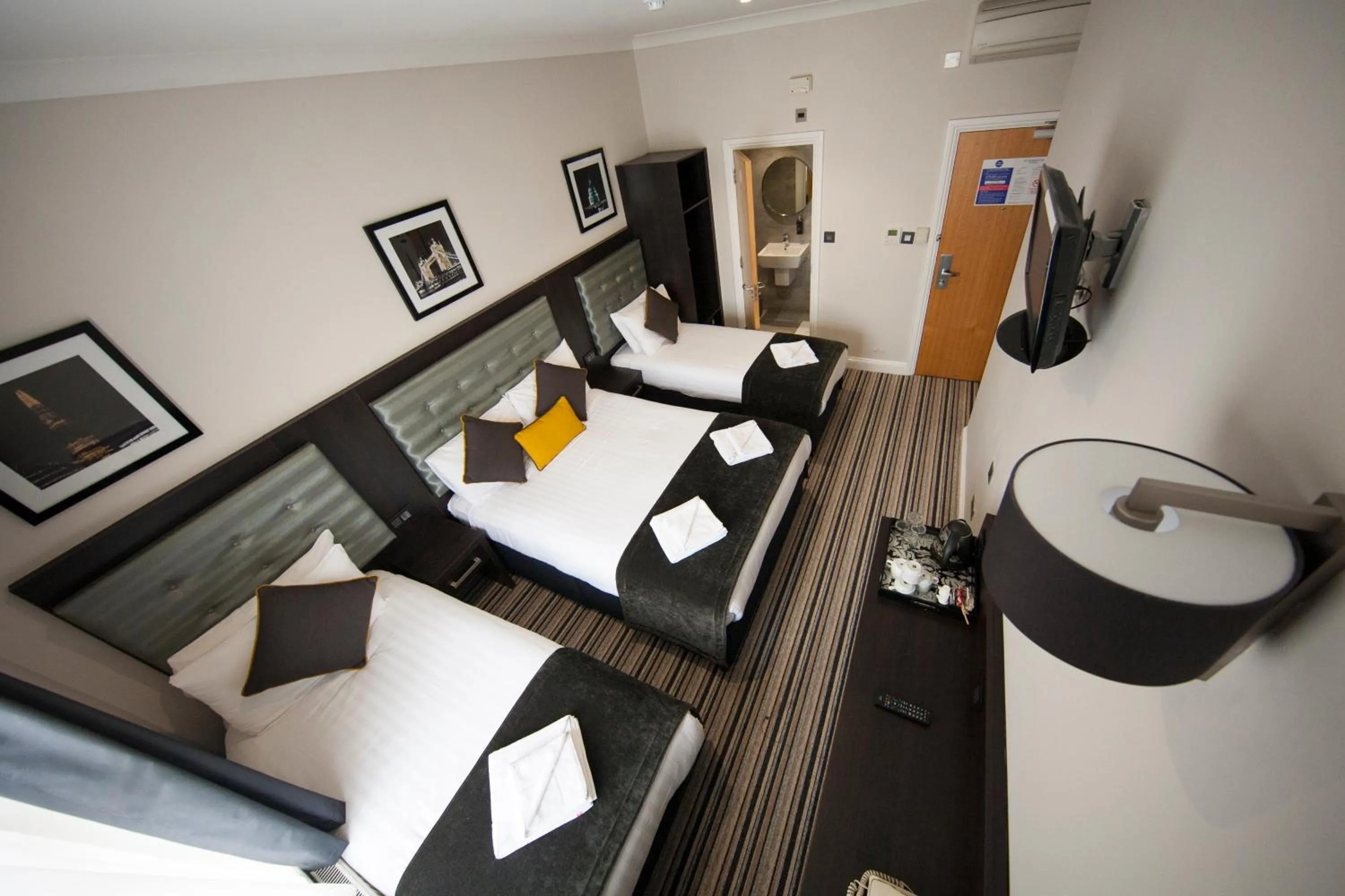 Bedroom, Bed in St George's Inn Victoria