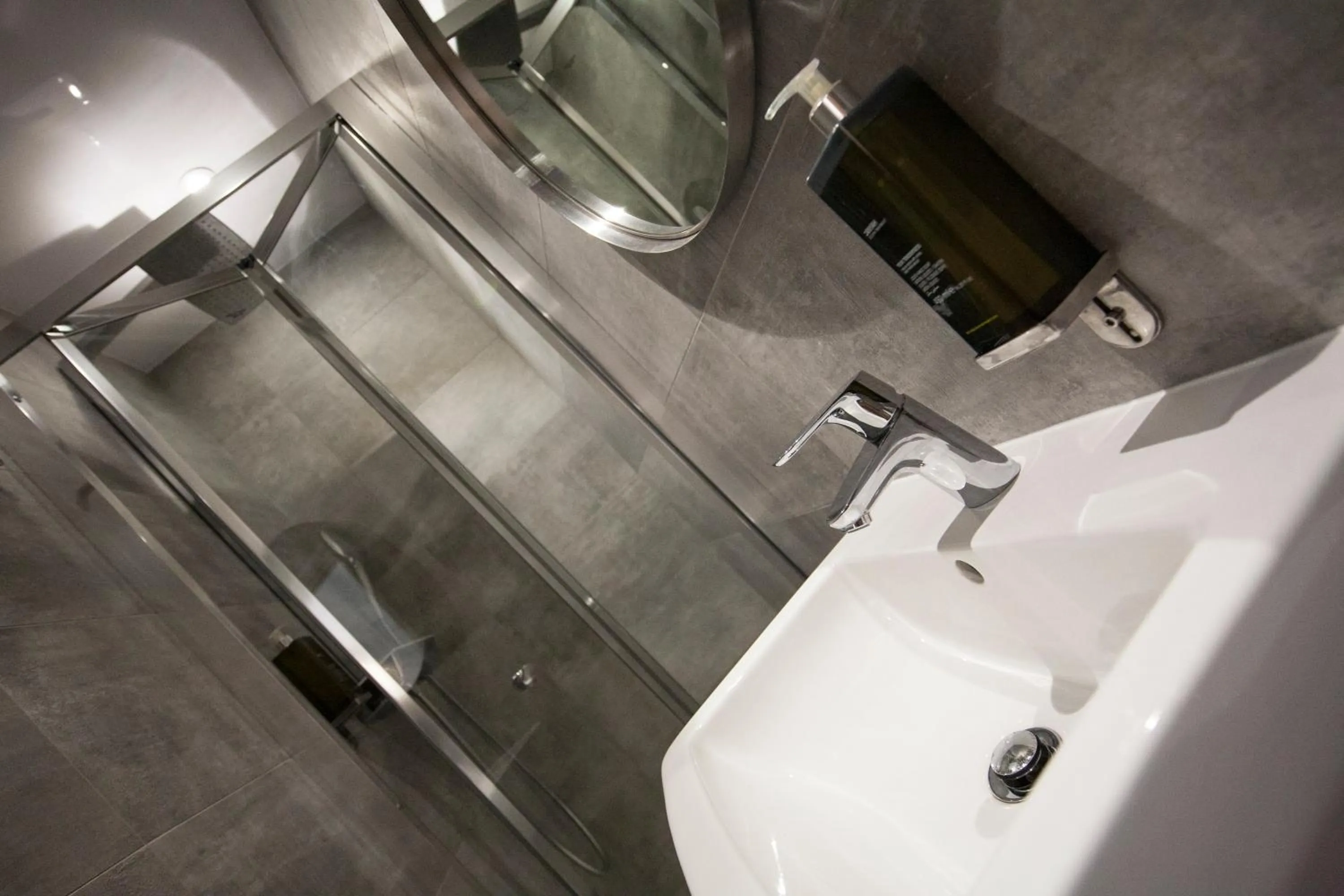 Bathroom in St George's Inn Victoria