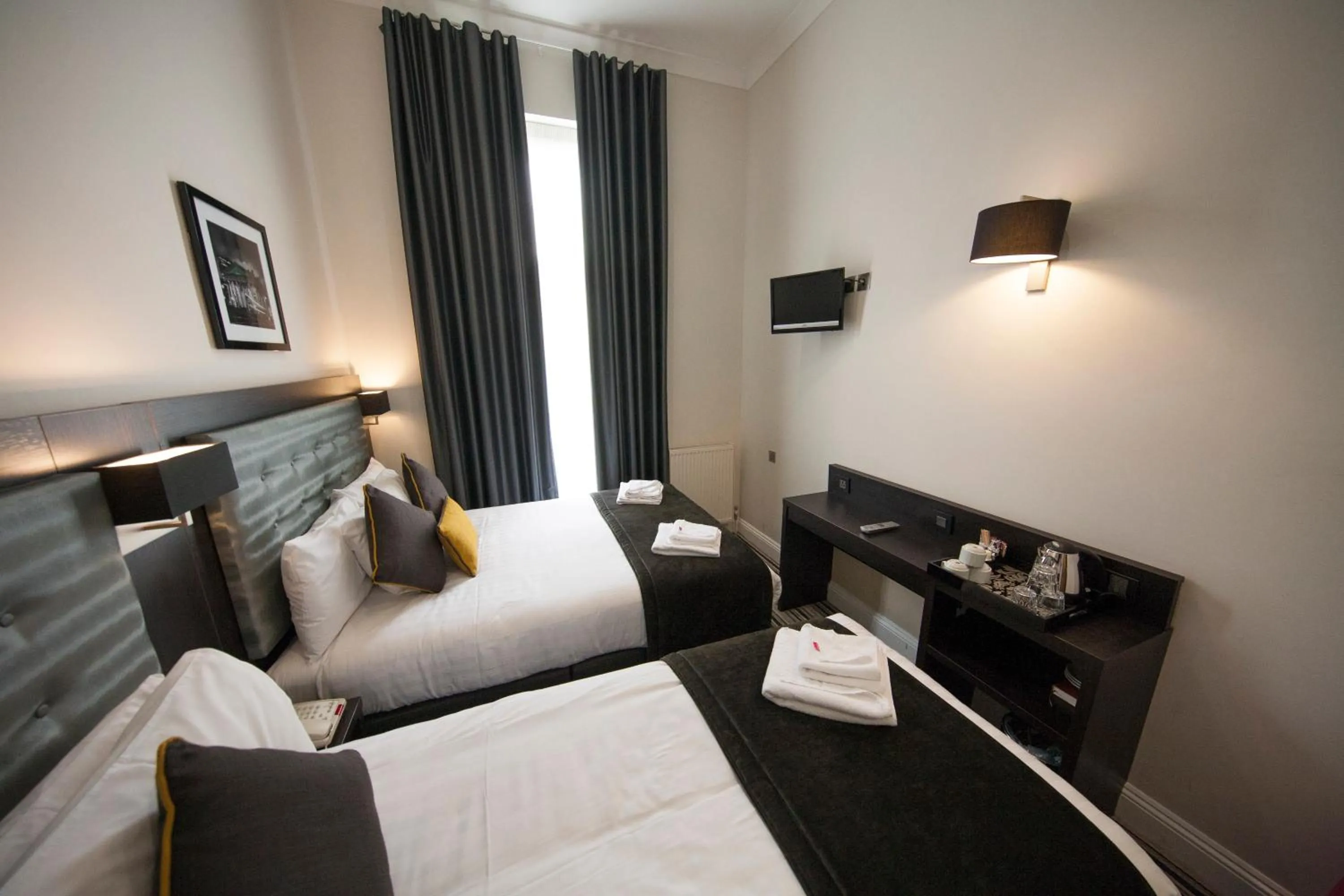 Photo of the whole room, Bed in St George's Inn Victoria