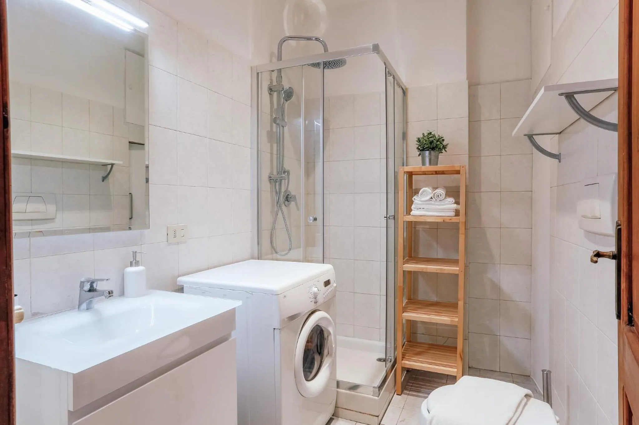 Shower in Locanda dei Poeti Rooms & Apartments