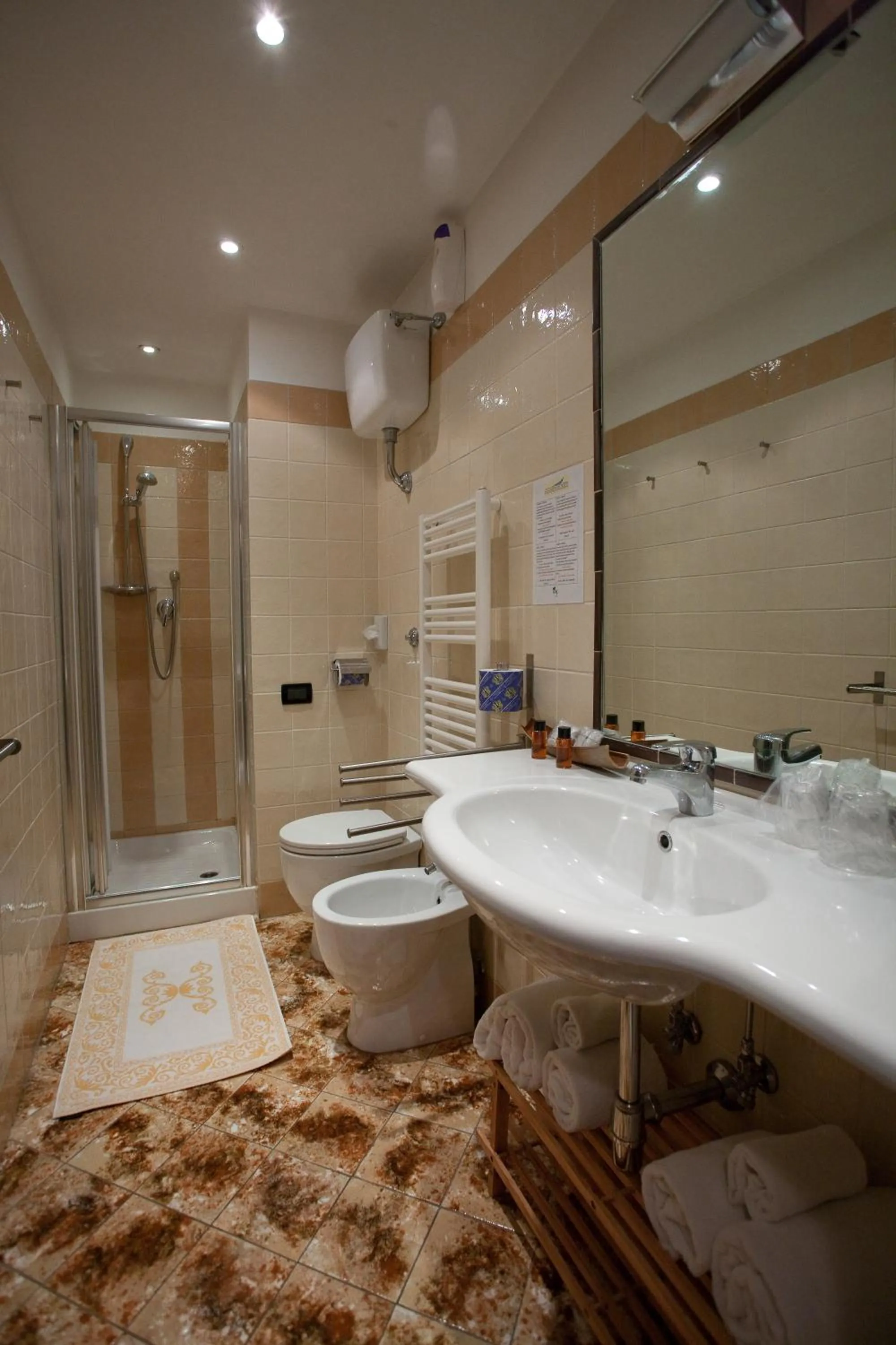 Shower in Locanda dei Poeti Rooms & Apartments