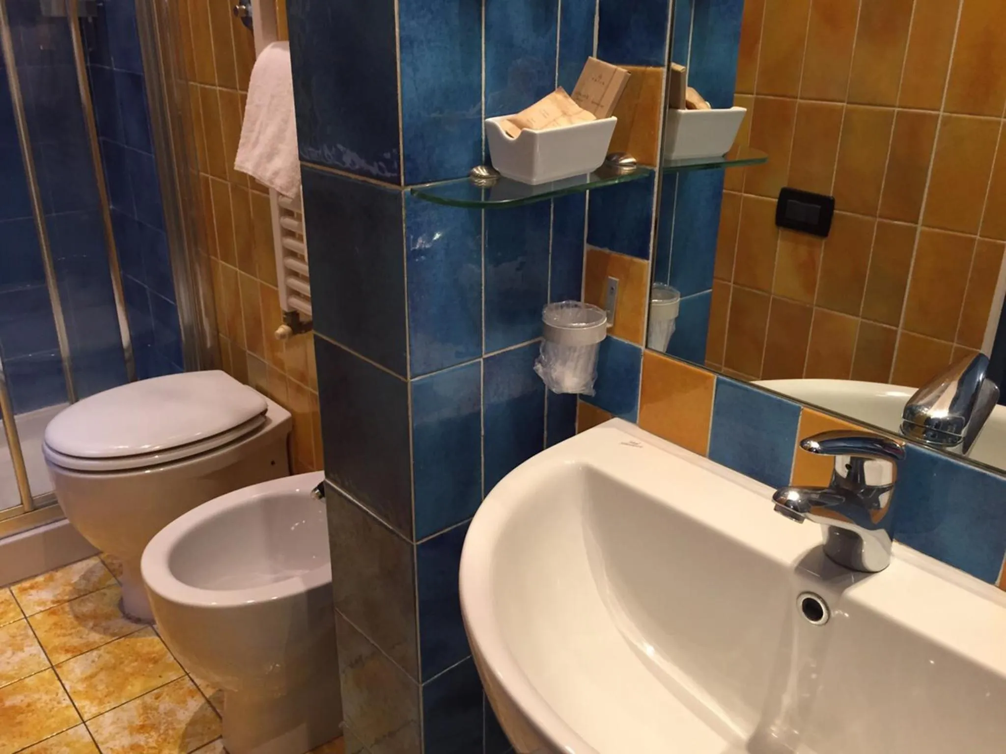 Bathroom in Locanda dei Poeti Rooms & Apartments