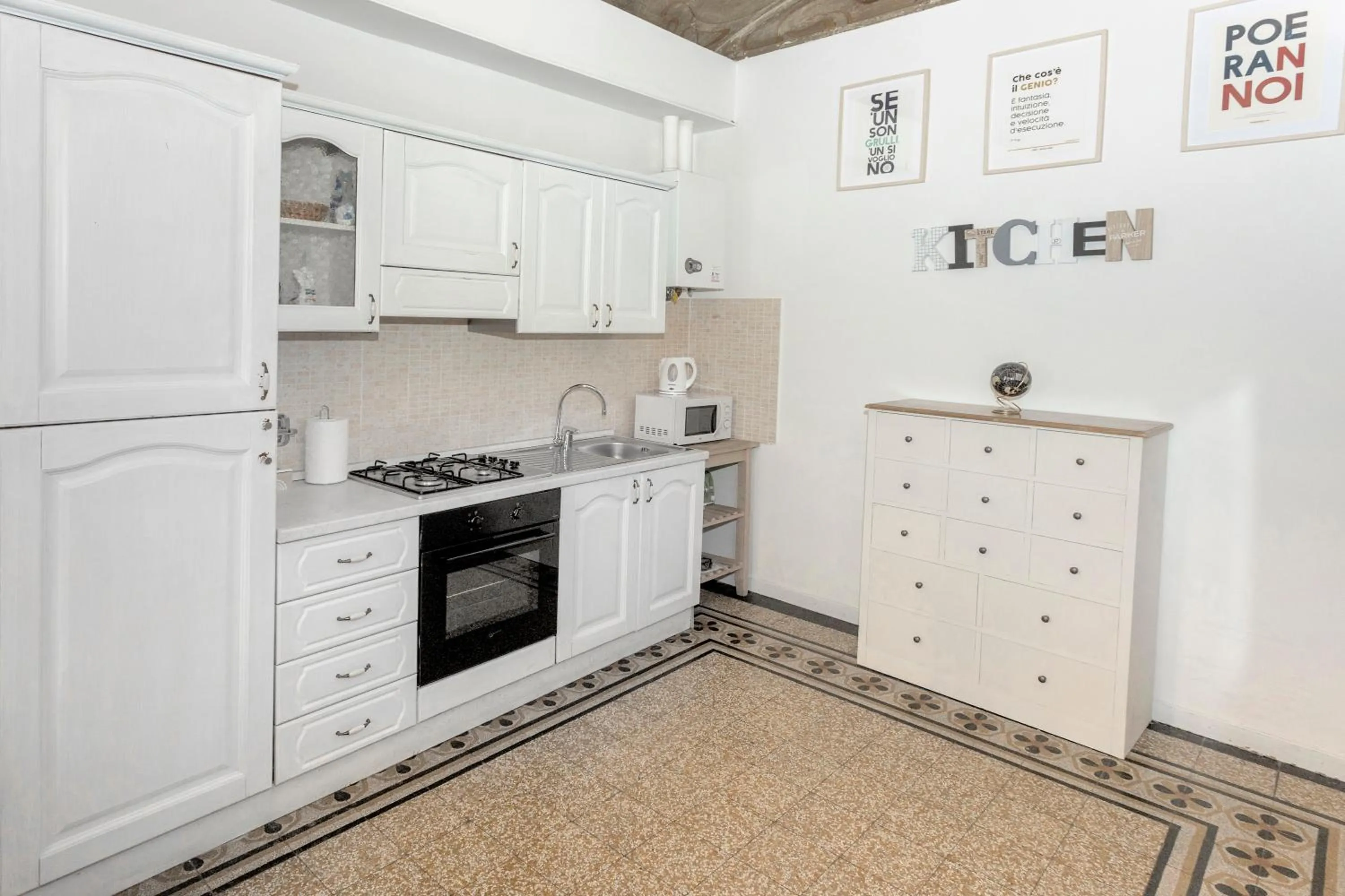 Kitchen or kitchenette in Locanda dei Poeti Rooms & Apartments