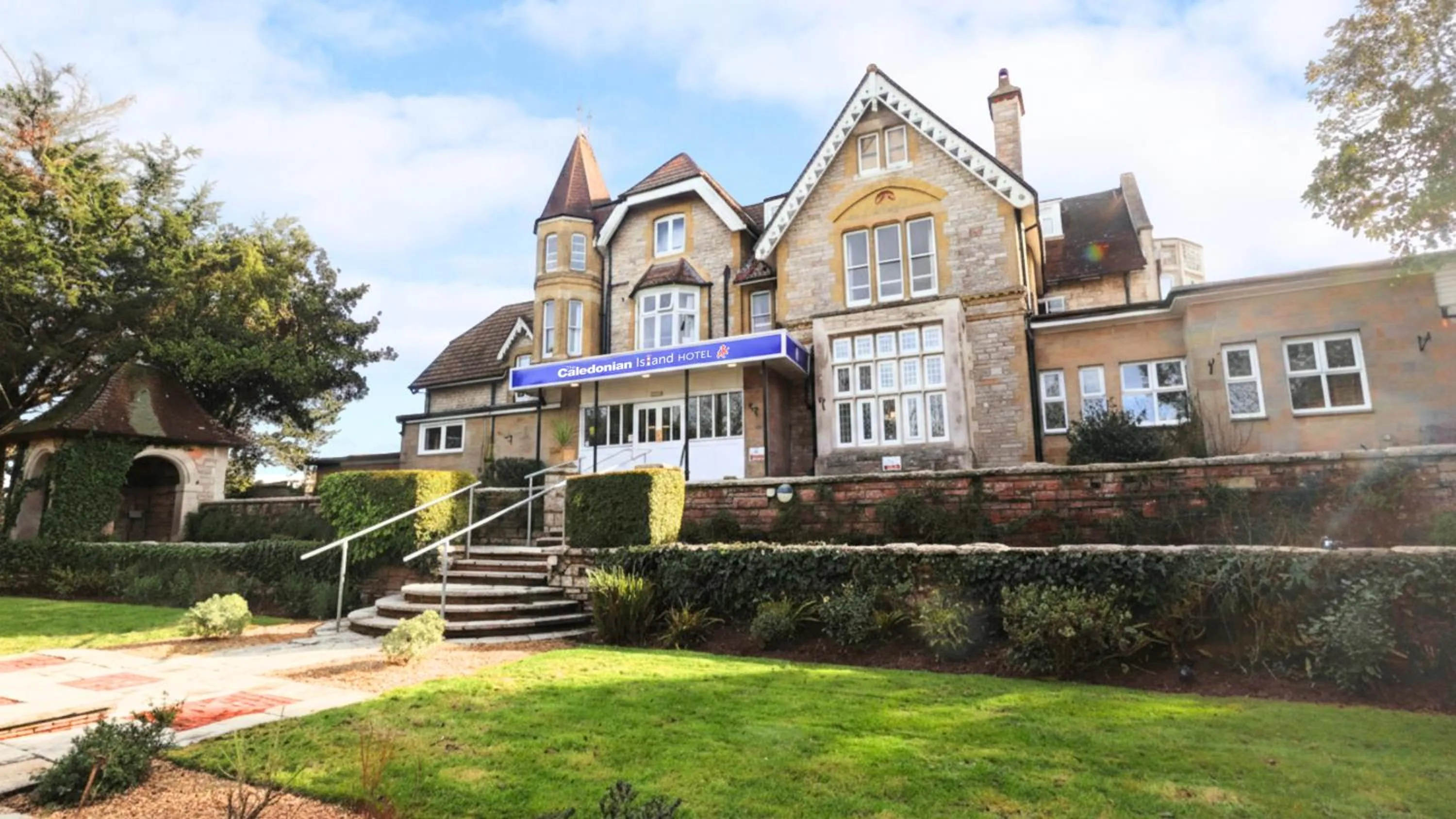 The Caledonian Island Hotel