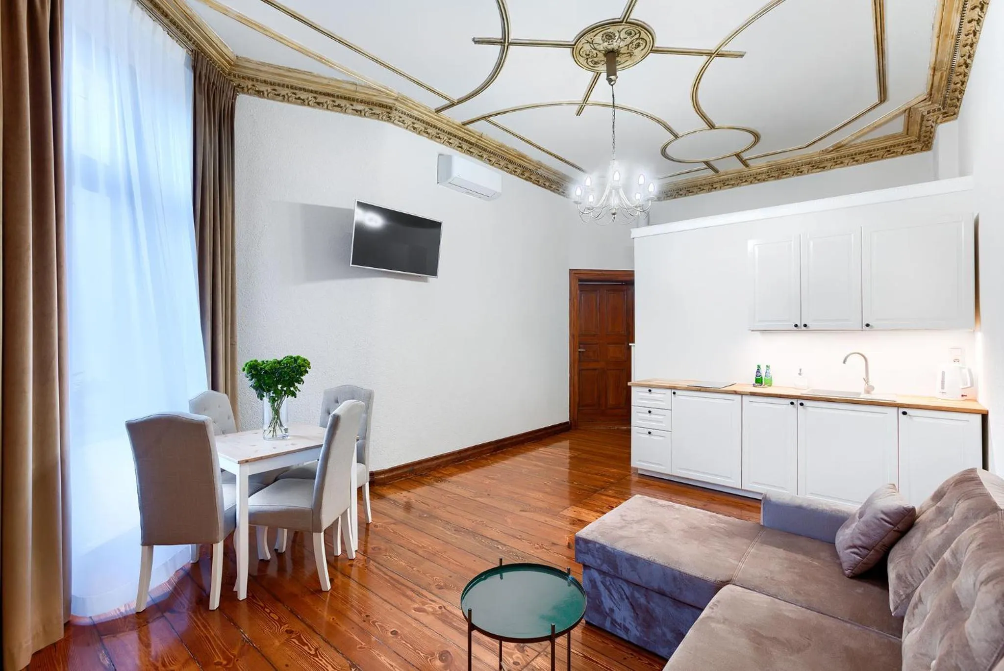 TV and multimedia in Aparthotel 1899 by Platinum