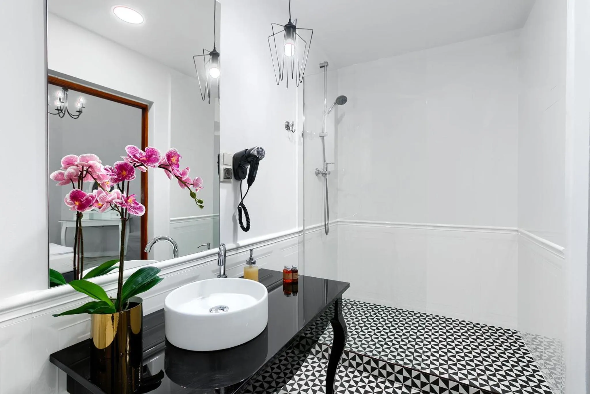 Shower in Aparthotel 1899 by Platinum