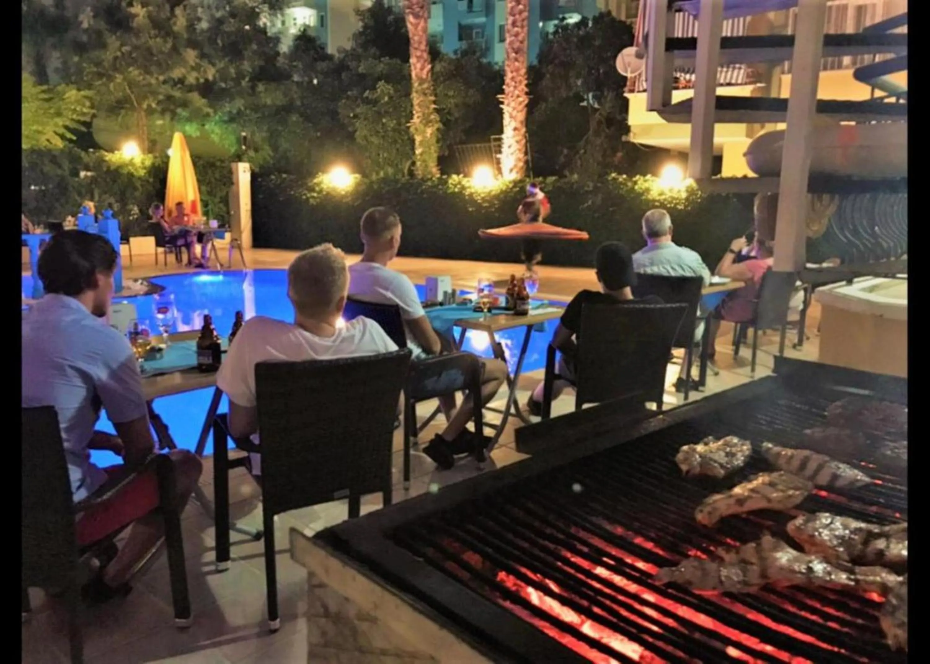 Restaurant/places to eat in Select Suite & Apart Hotel