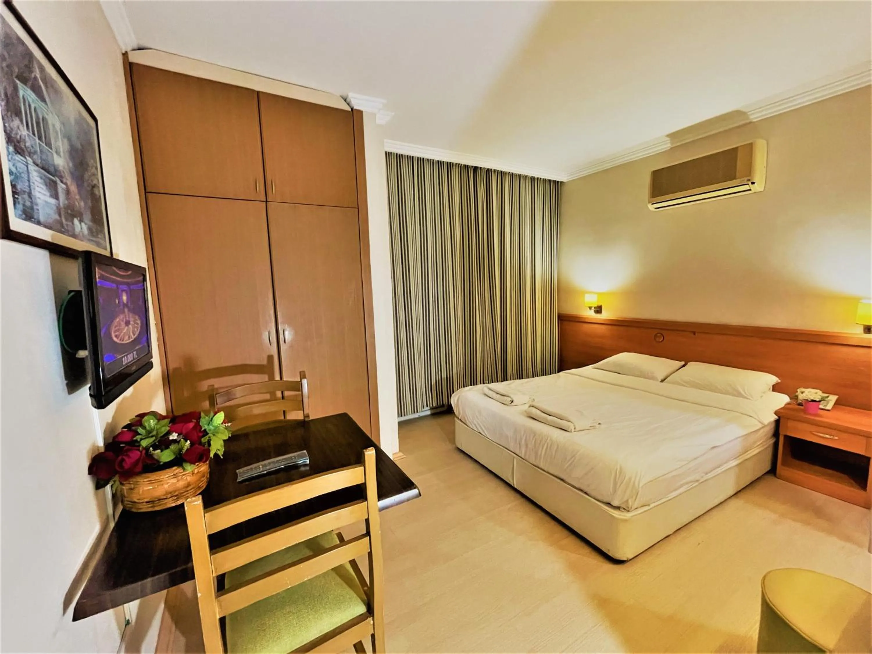 Communal lounge/ TV room in Select Suite & Apart Hotel