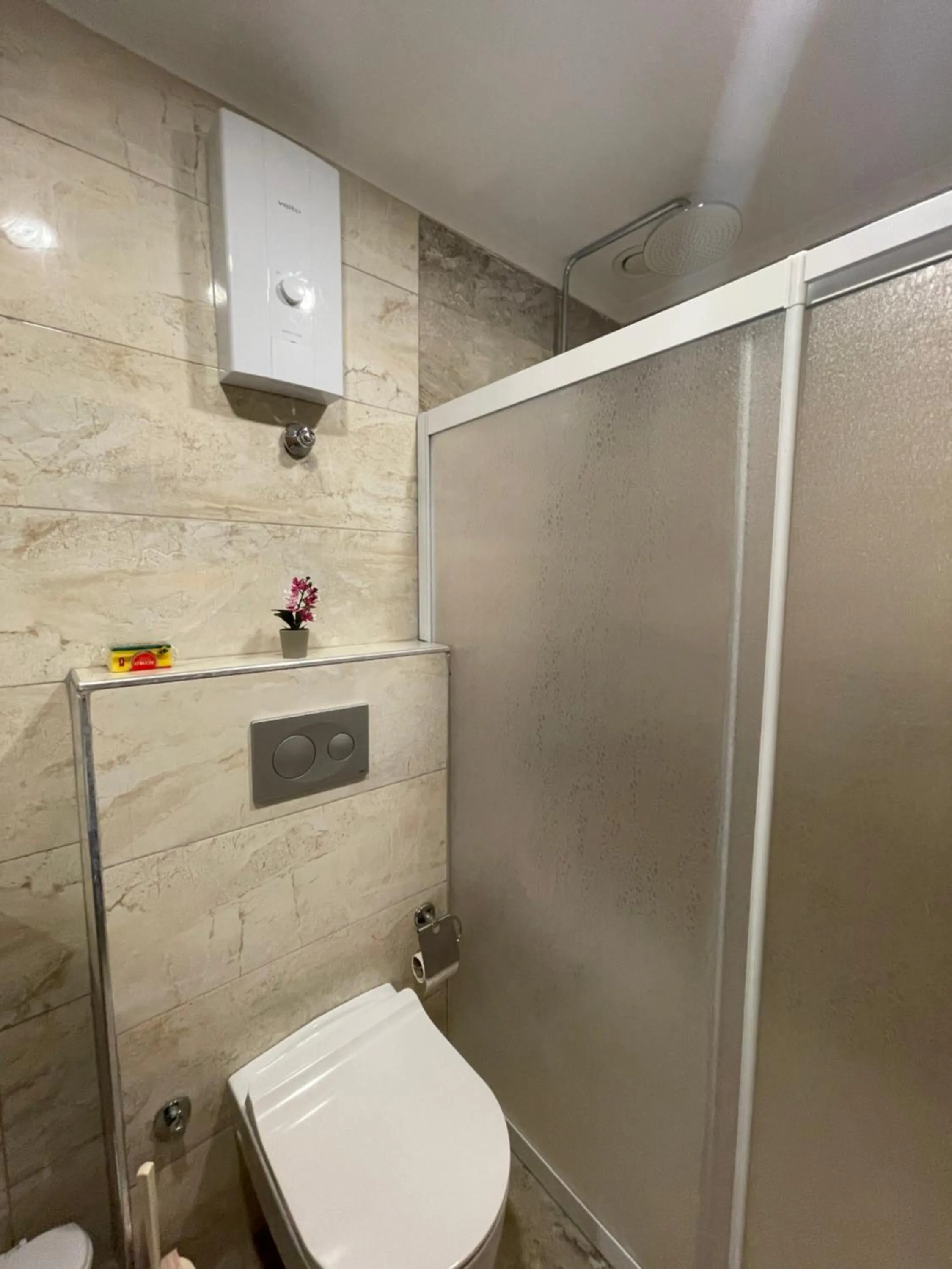 Shower in Select Suite & Apart Hotel